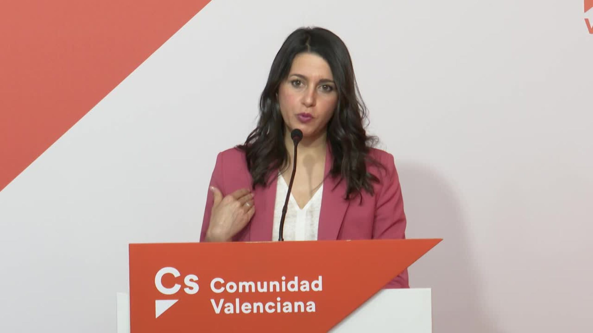 Arrimadas recuerda que Sánchez prometió traer a Puigdemont en campaña