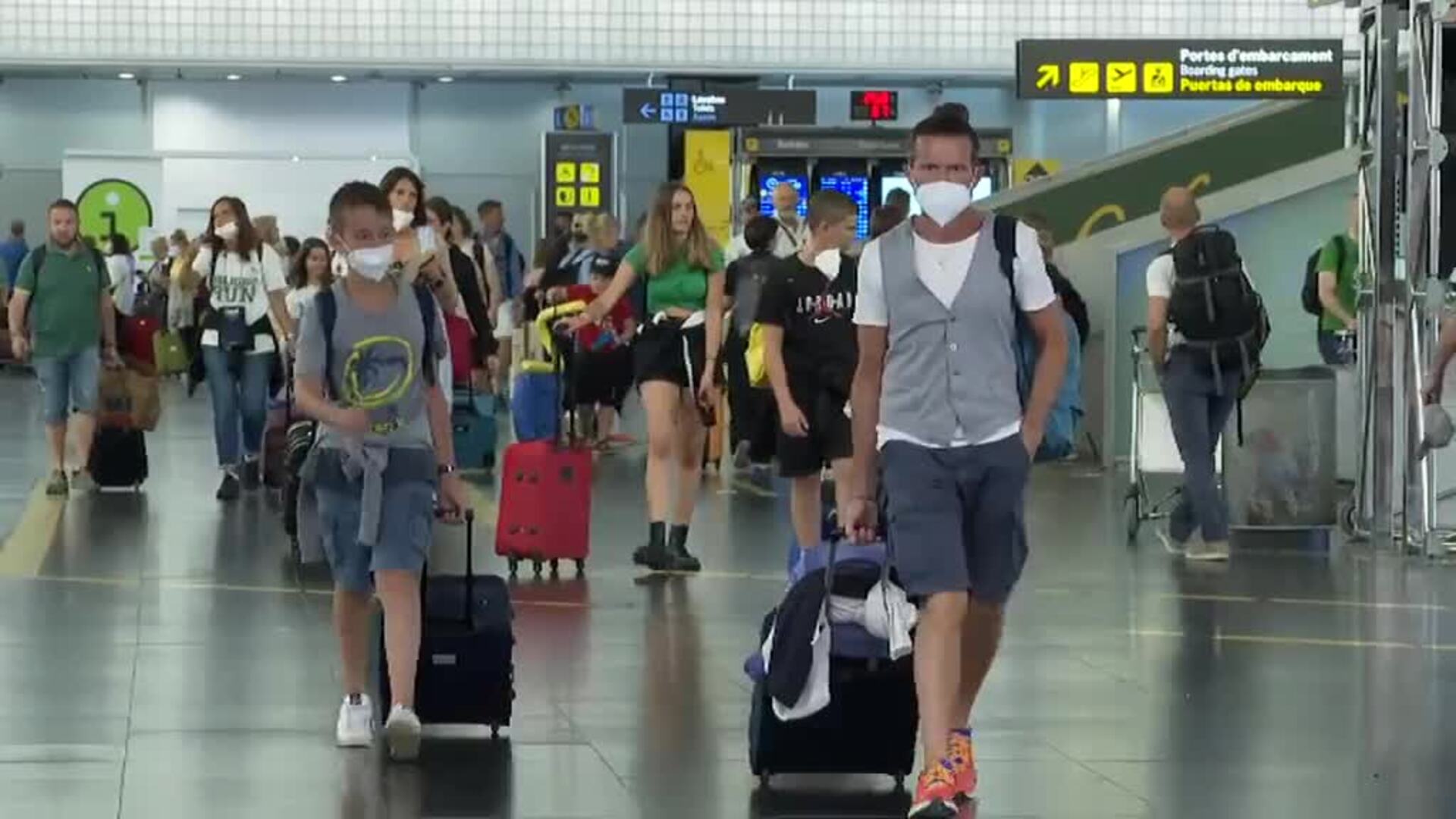 Retrasos y desinformación en los aeropuertos en la segunda jornada de huelga en Ryanair