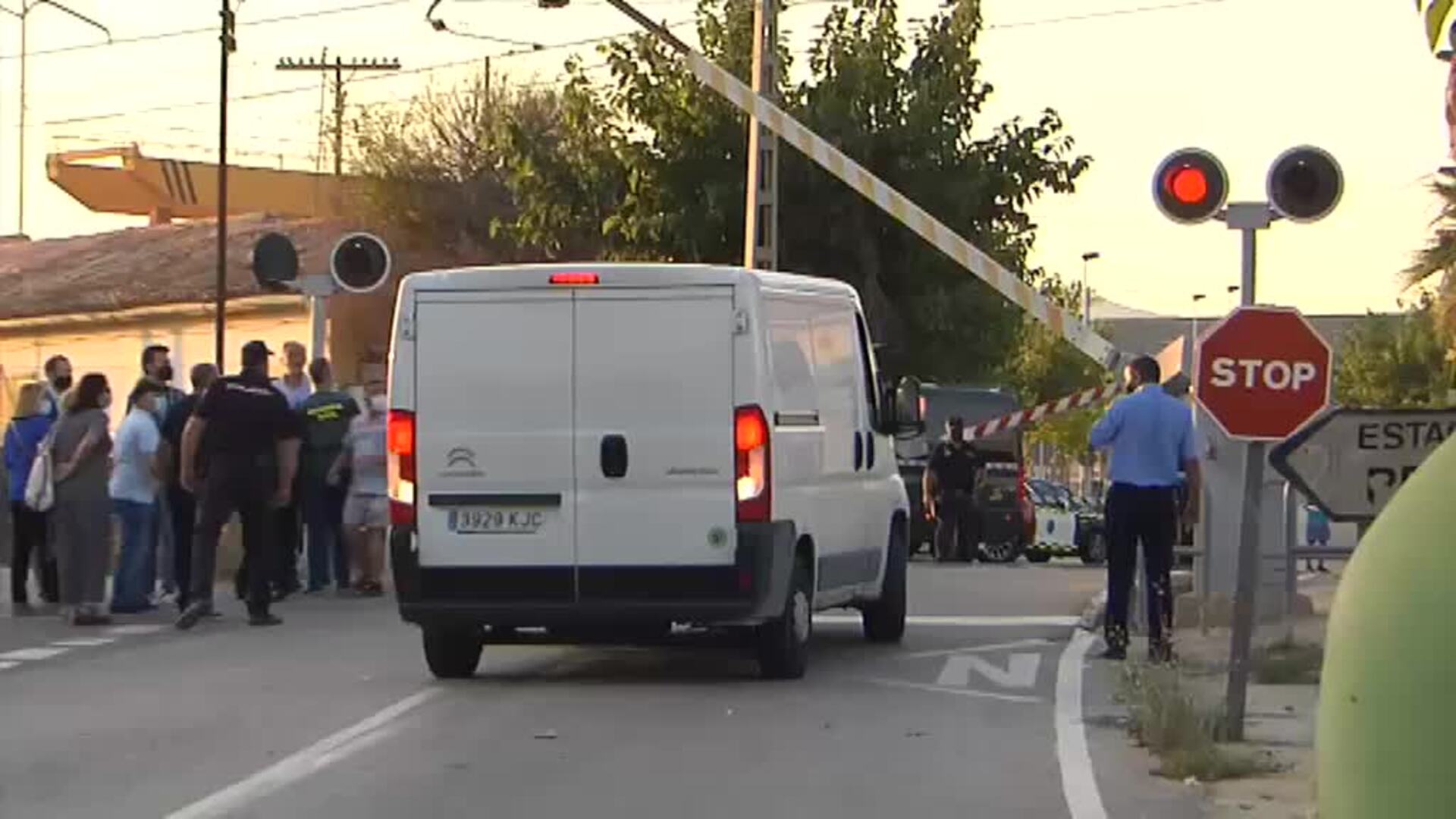 Fallecen cuatro personas después de que un tren arrolle su coche en Novelda