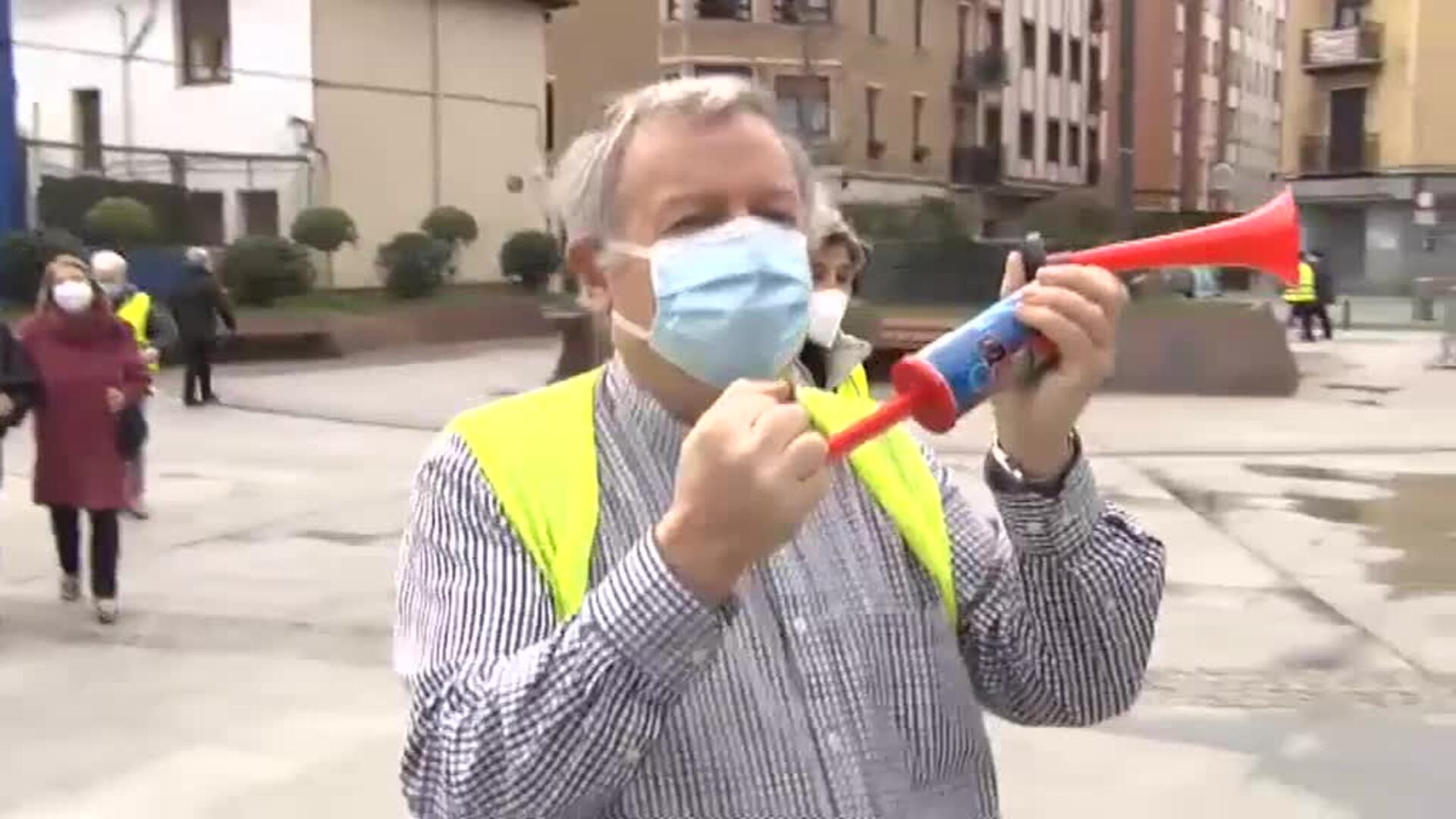 Pensionistas en Bilbao protestan contra el derribo de su centro de día