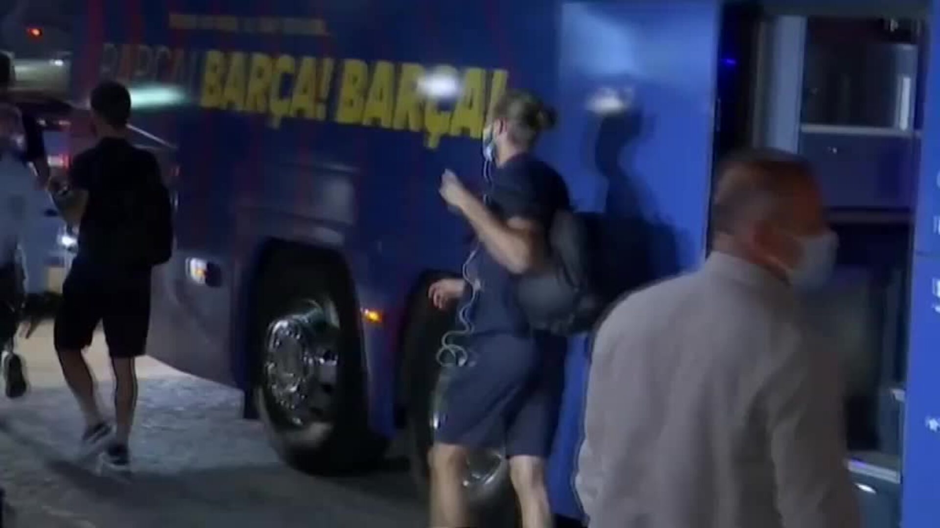 Abucheos a los jugadores del Barça tras la goleada recibida en Champions