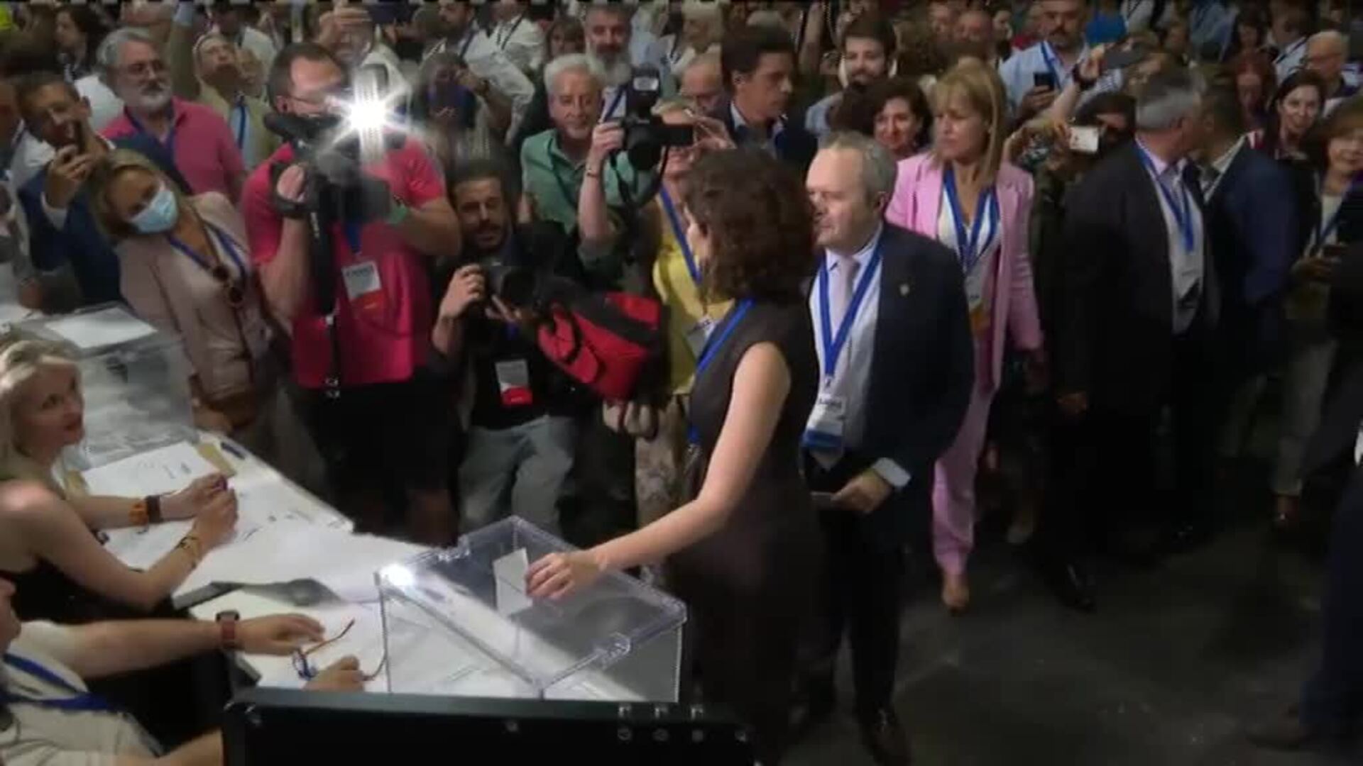 Ayuso, proclamada presidenta del partido con el 99,12% de los votos