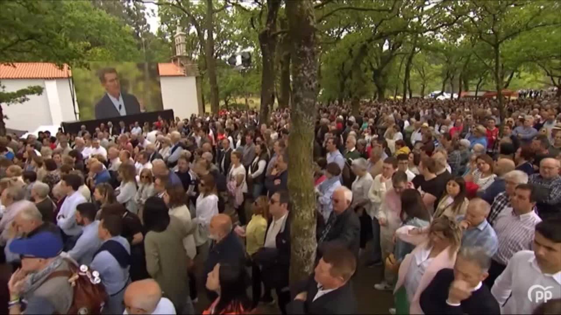 Alberto Núñez Feijóo y Alfonso Rueda, ayer, en la Romería del PPdeG en O Pino