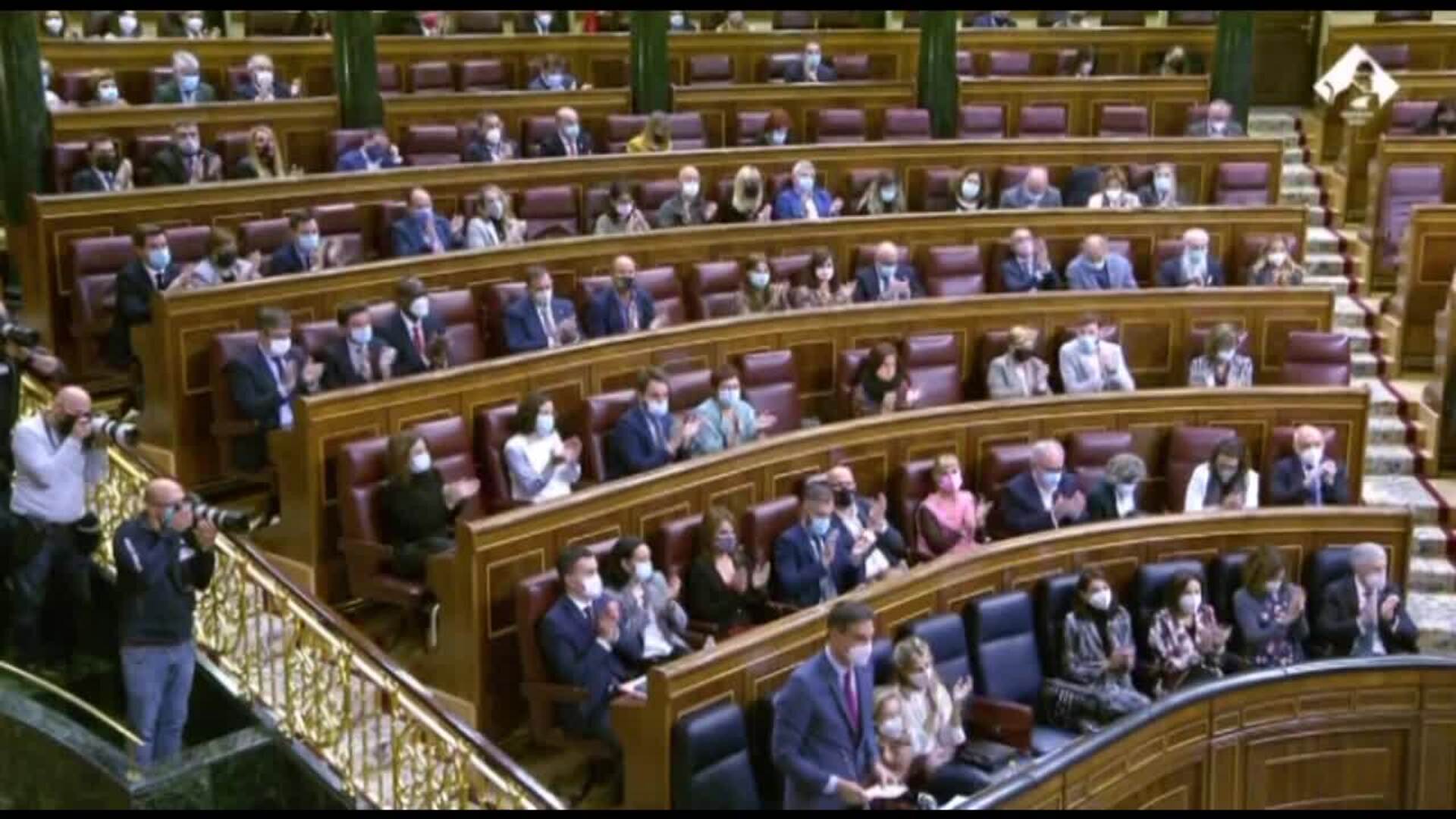 Sánchez presume de &quot;transparencia&quot; en sus pactos con la UE