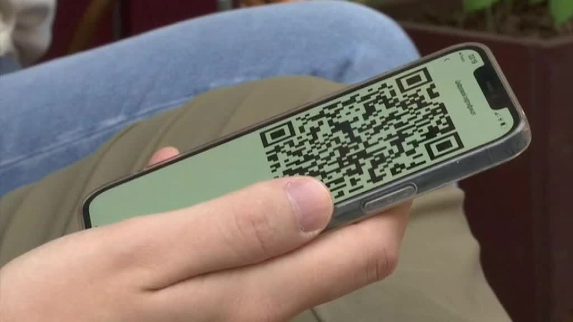 Algunos bares en Rusia recompensan con cerveza y licor a quienes se vacunen