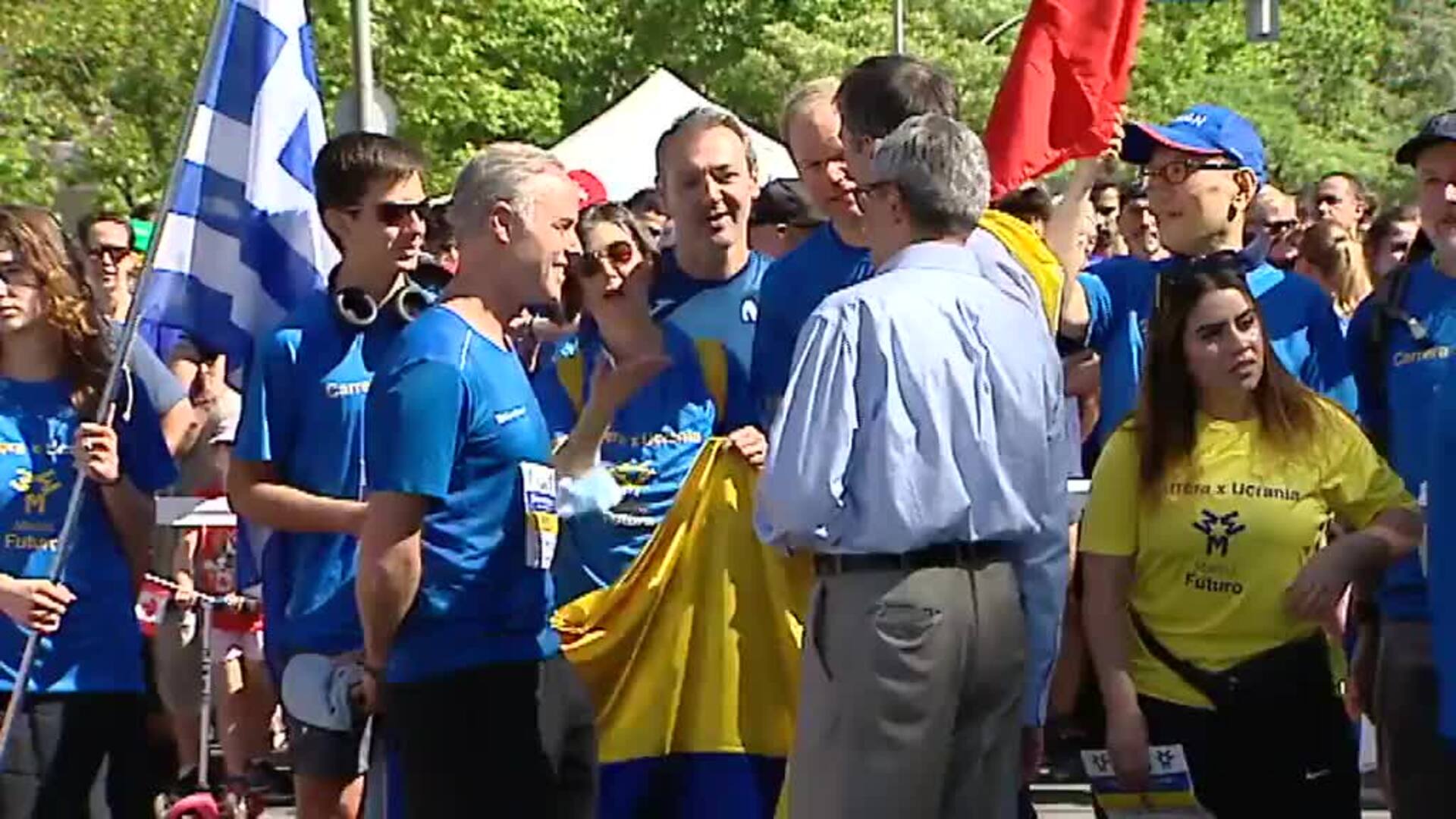 Madrid se tiñe de amarillo y azul en una carrera por la paz en Ucrania