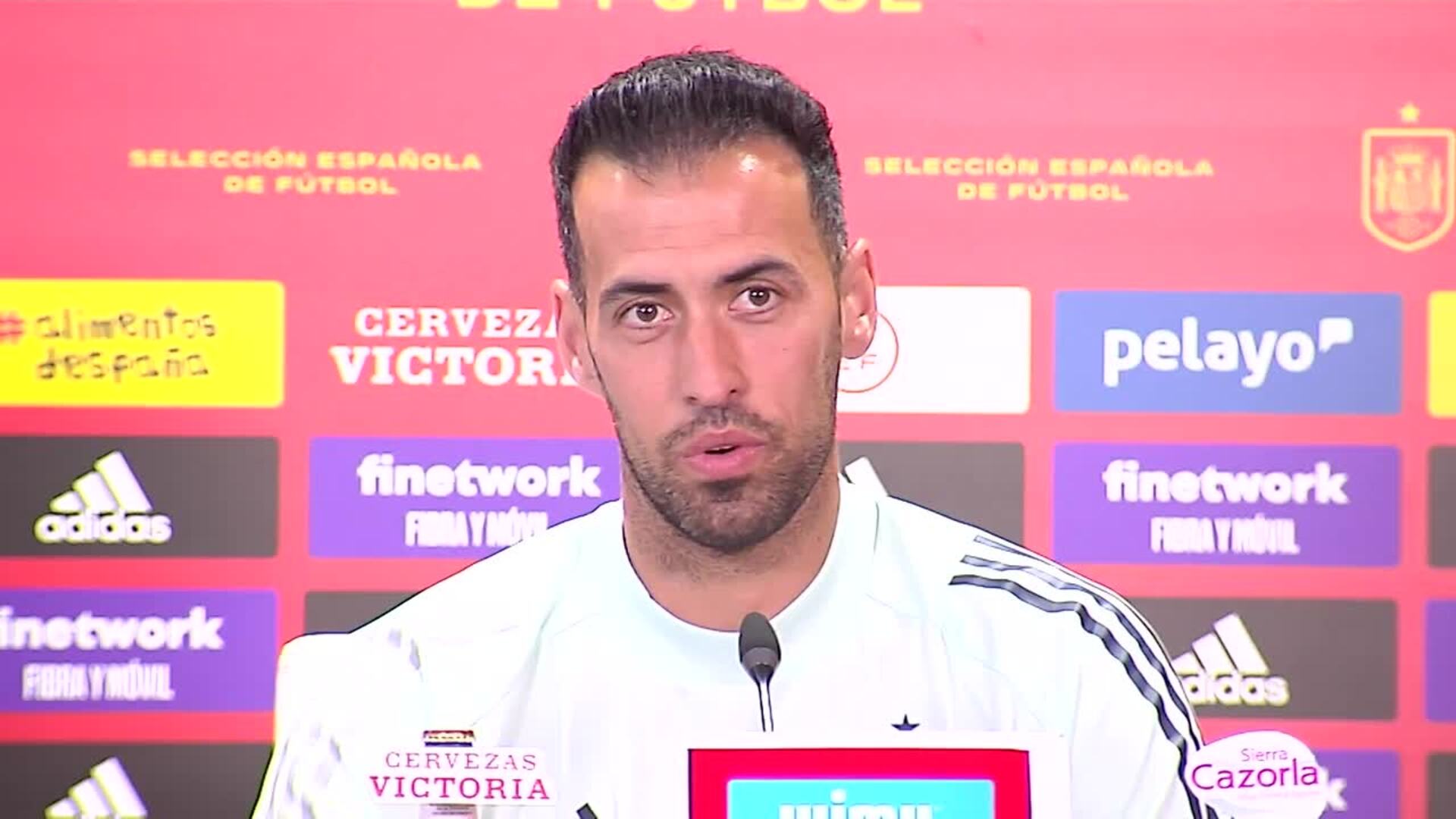 Busquets: &quot;Me queda un año en el Barça, tengo en mente el Mundial y después ya veremos&quot;
