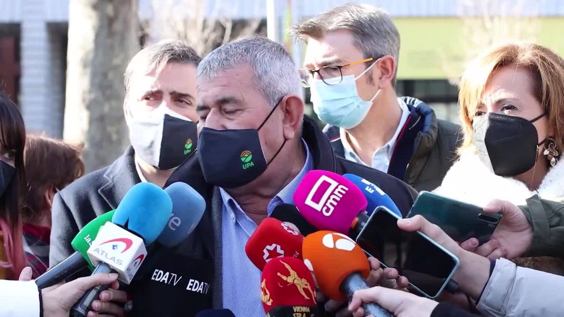 Unión de pequeños agricultores en contra de las macrogranjas