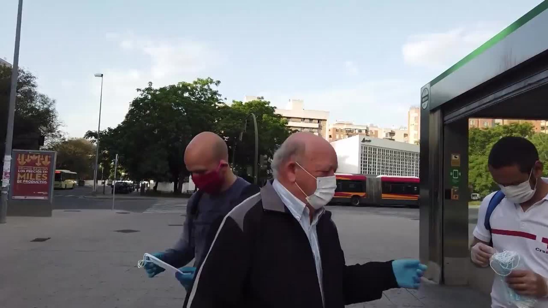 Los ciudadanos afrontan con &quot;respeto&quot; la obligatoriedad de mascarillas