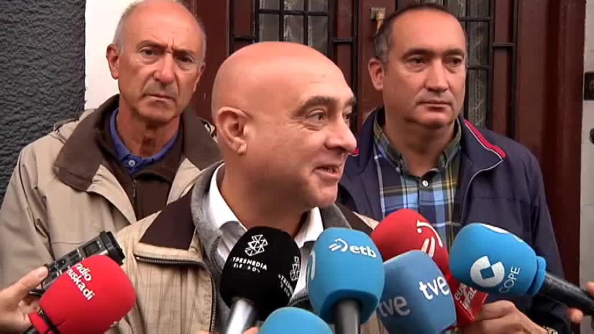 La anciana vuelve a su casa después de que los vecinos echarán ayer a los okupas