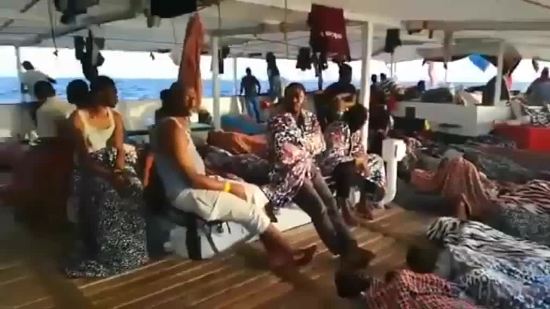 El Open Arms navega sin rumbo por las aguas del Mediterráneo