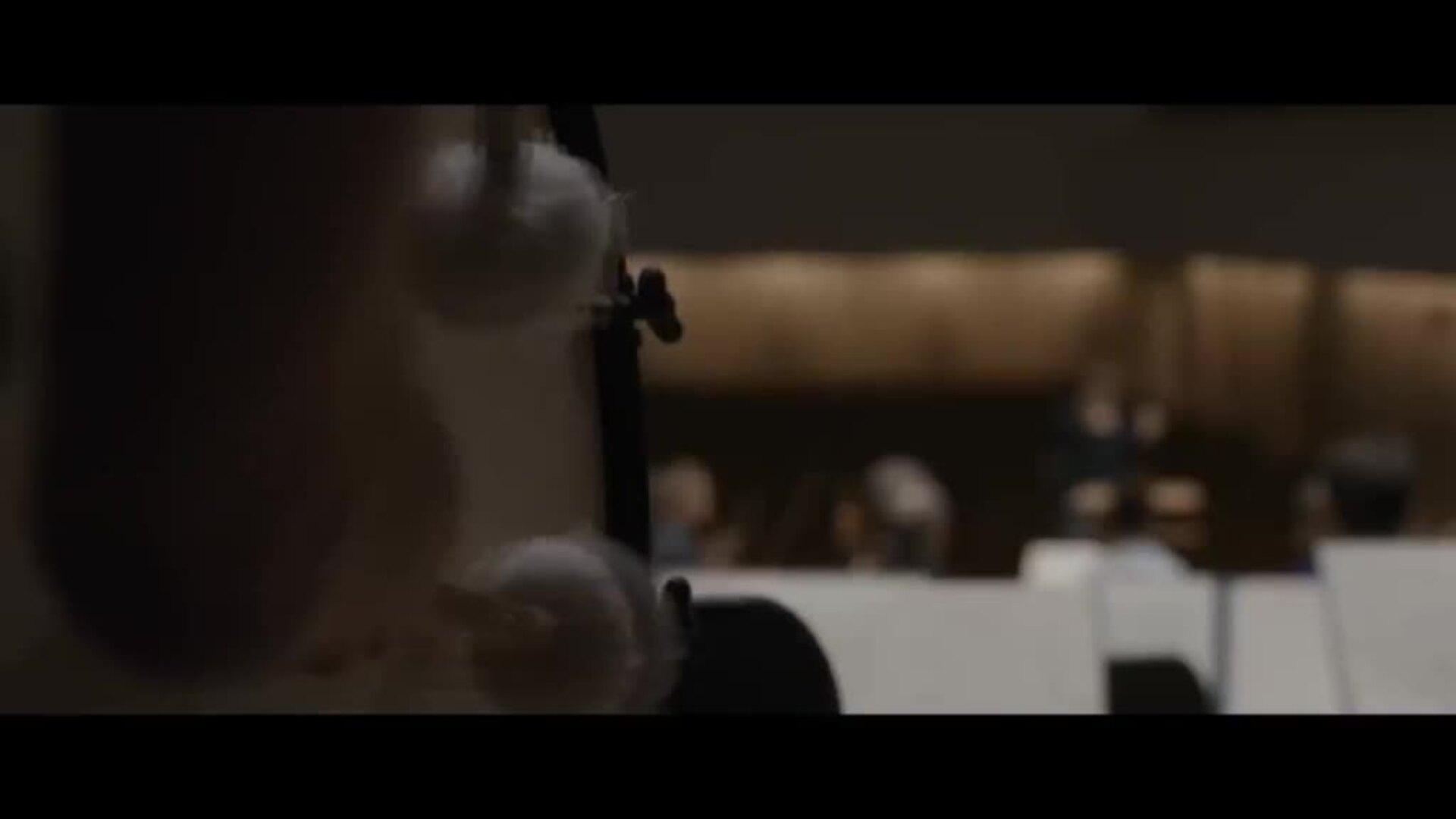 Tony Kushner, Seth Rogen, Judd Hirsch, Gabriel LaBelle, Steven Spielberg, Michelle Williams, Paul Dano y Kristie Macosko Krieger posan con el premio a la Mejor Película - Drama