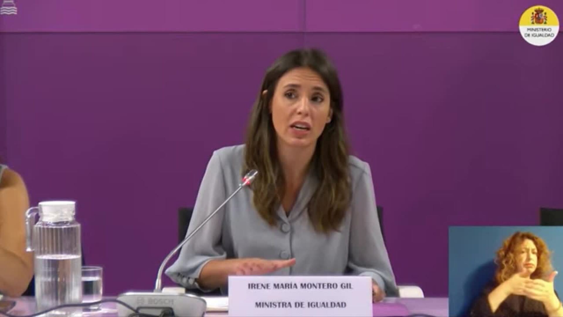 Montero: &quot;Ninguna economía se sostiene sin las mujeres que friegan&quot;