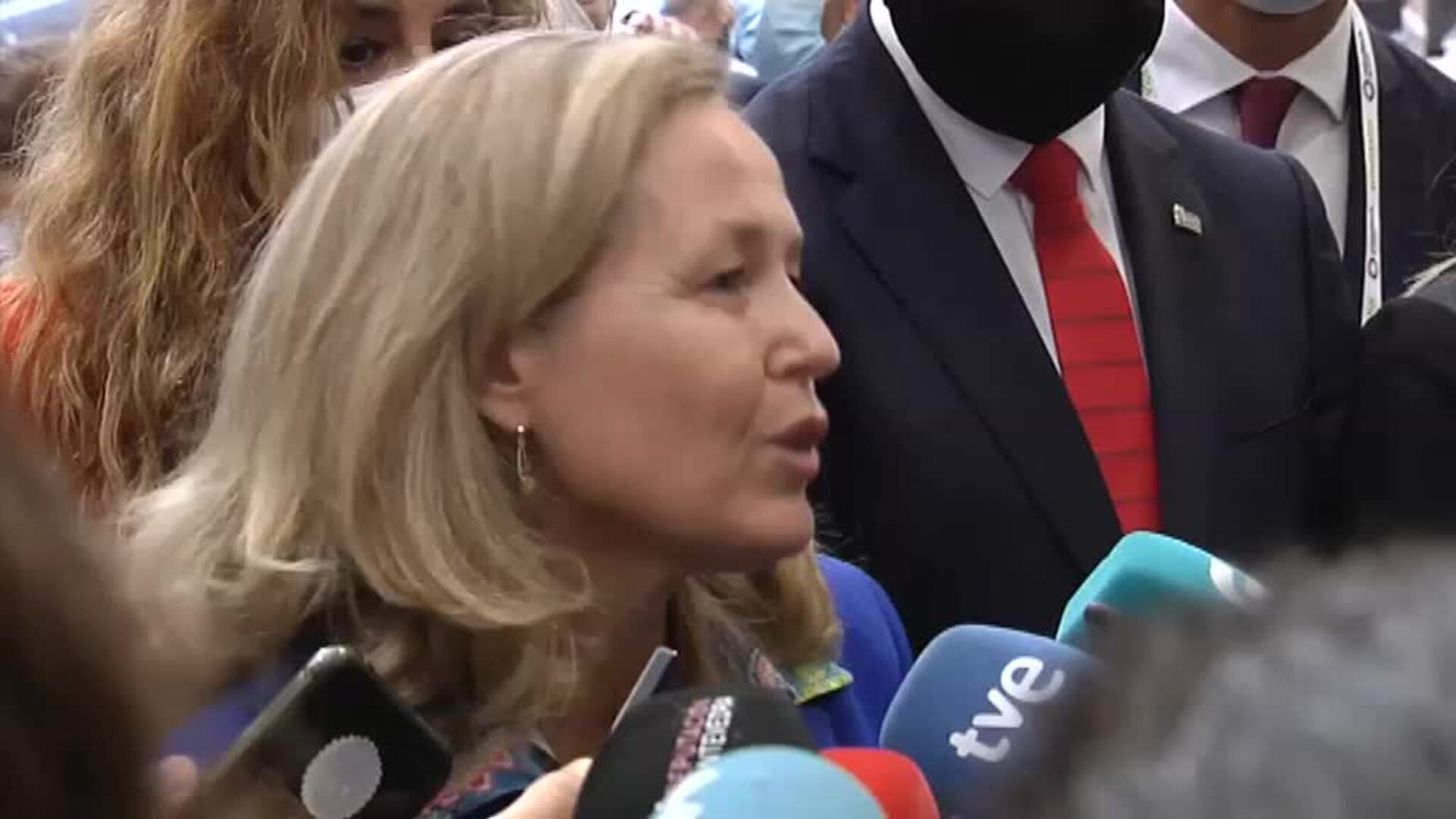 Calviño niega que se haya cerrado un acuerdo sobre la subida del SMI