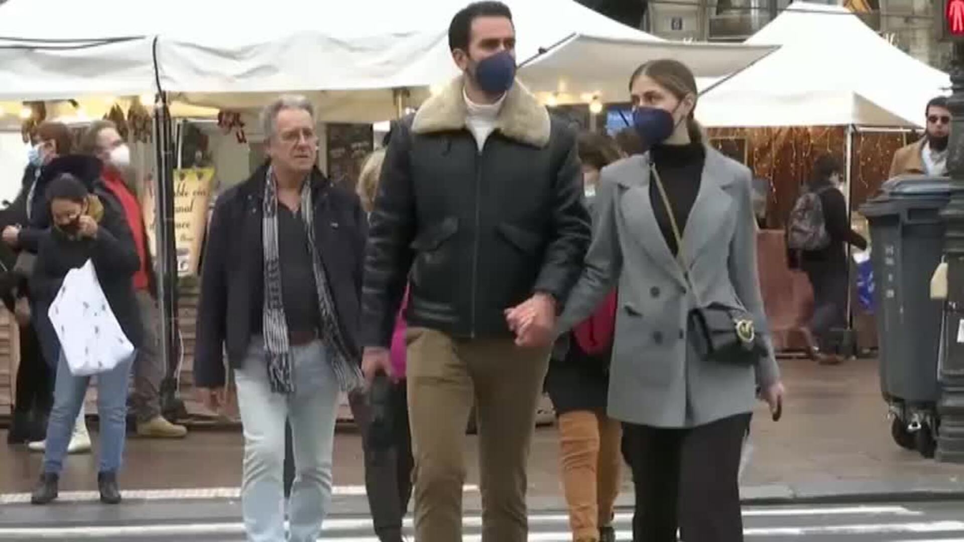 Se impone en París la mascarilla obligatoria en exteriores