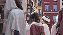 Los Gigantes se despiden de San Fermín acompañados de la comitiva municipal en "La Octava"