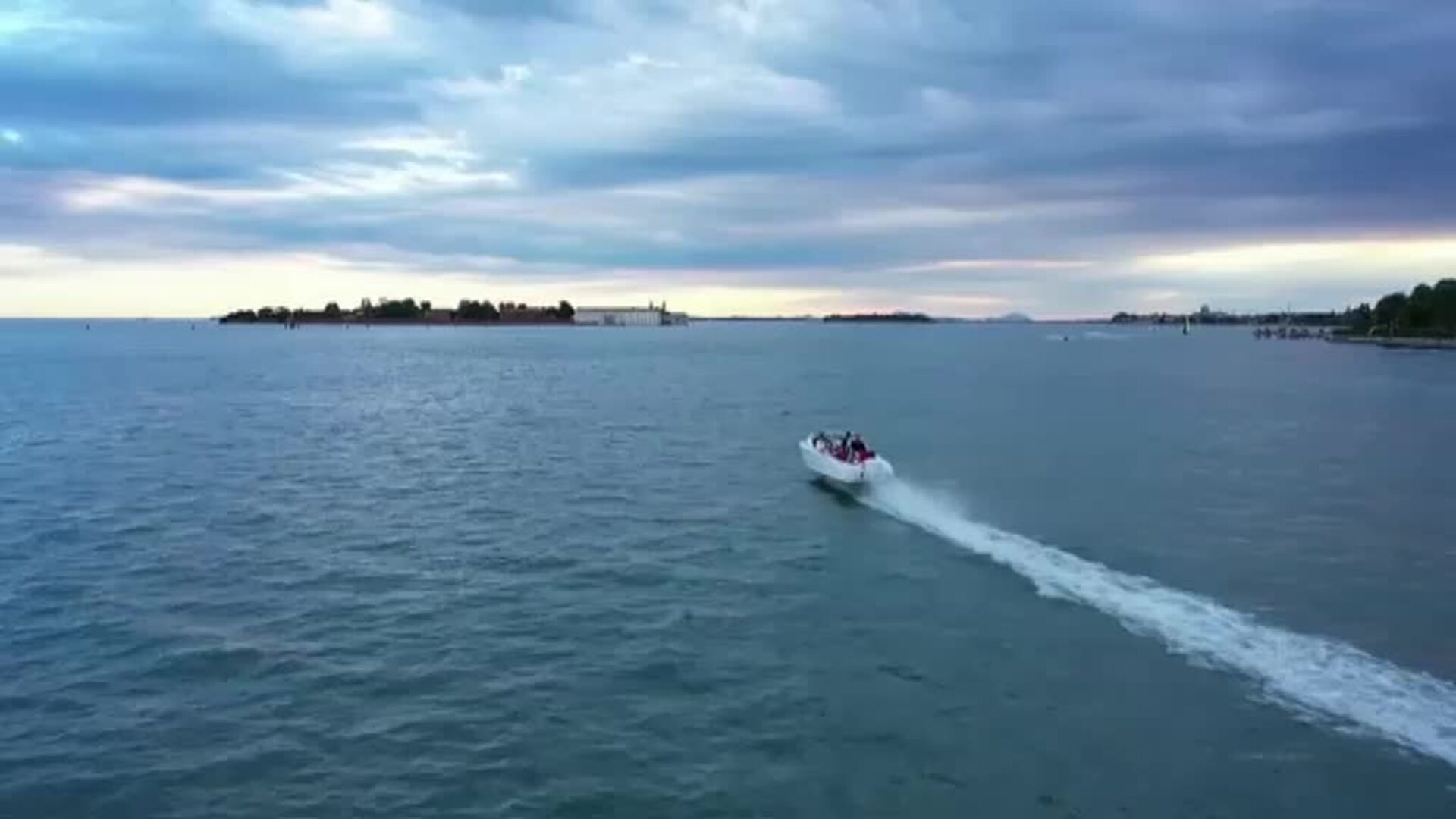 Barcas eléctricas para proteger el patrimonio arquitectónico en Venecia