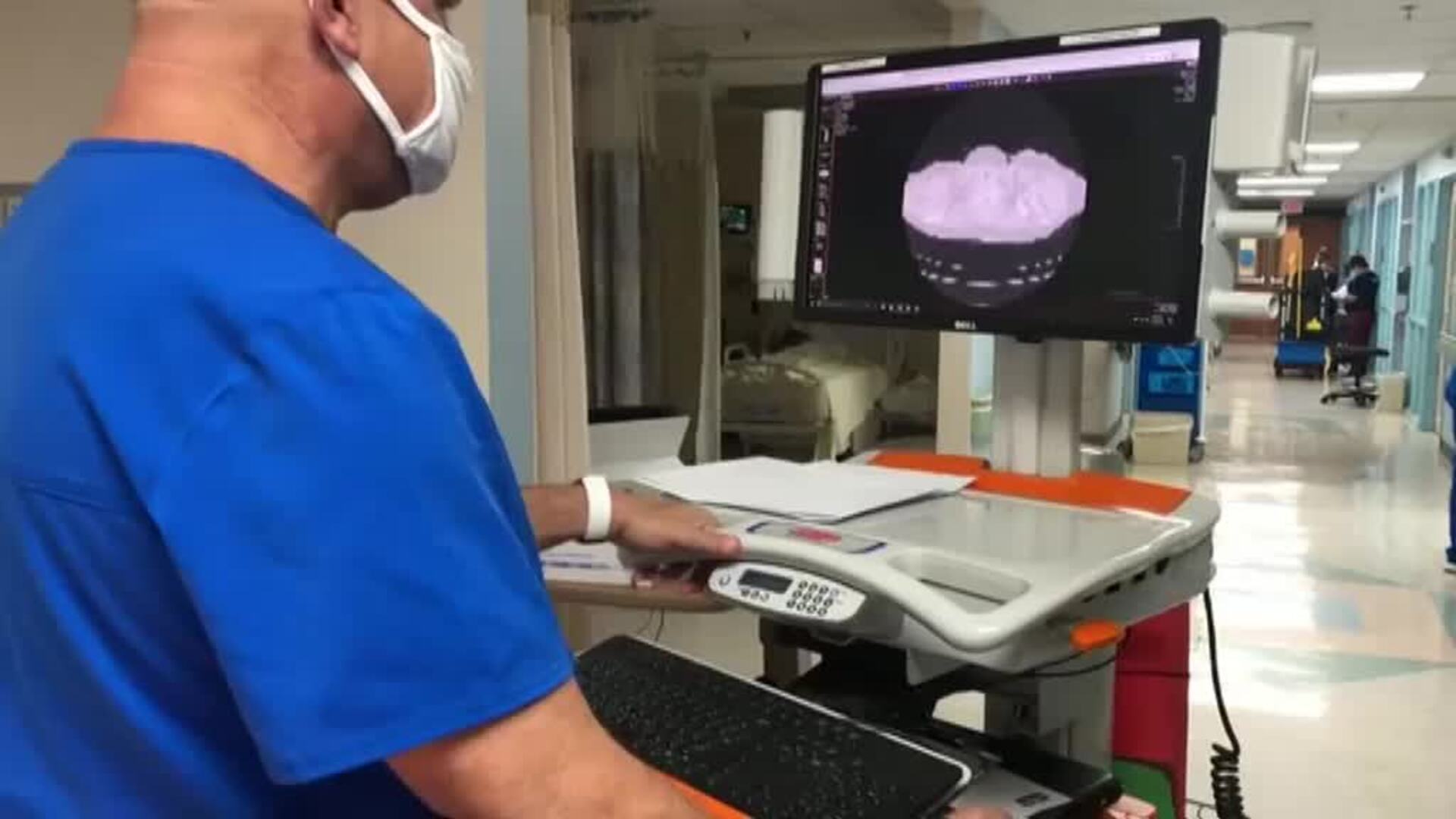 La guerra de un doctor contra el COVID y contra la estupidez