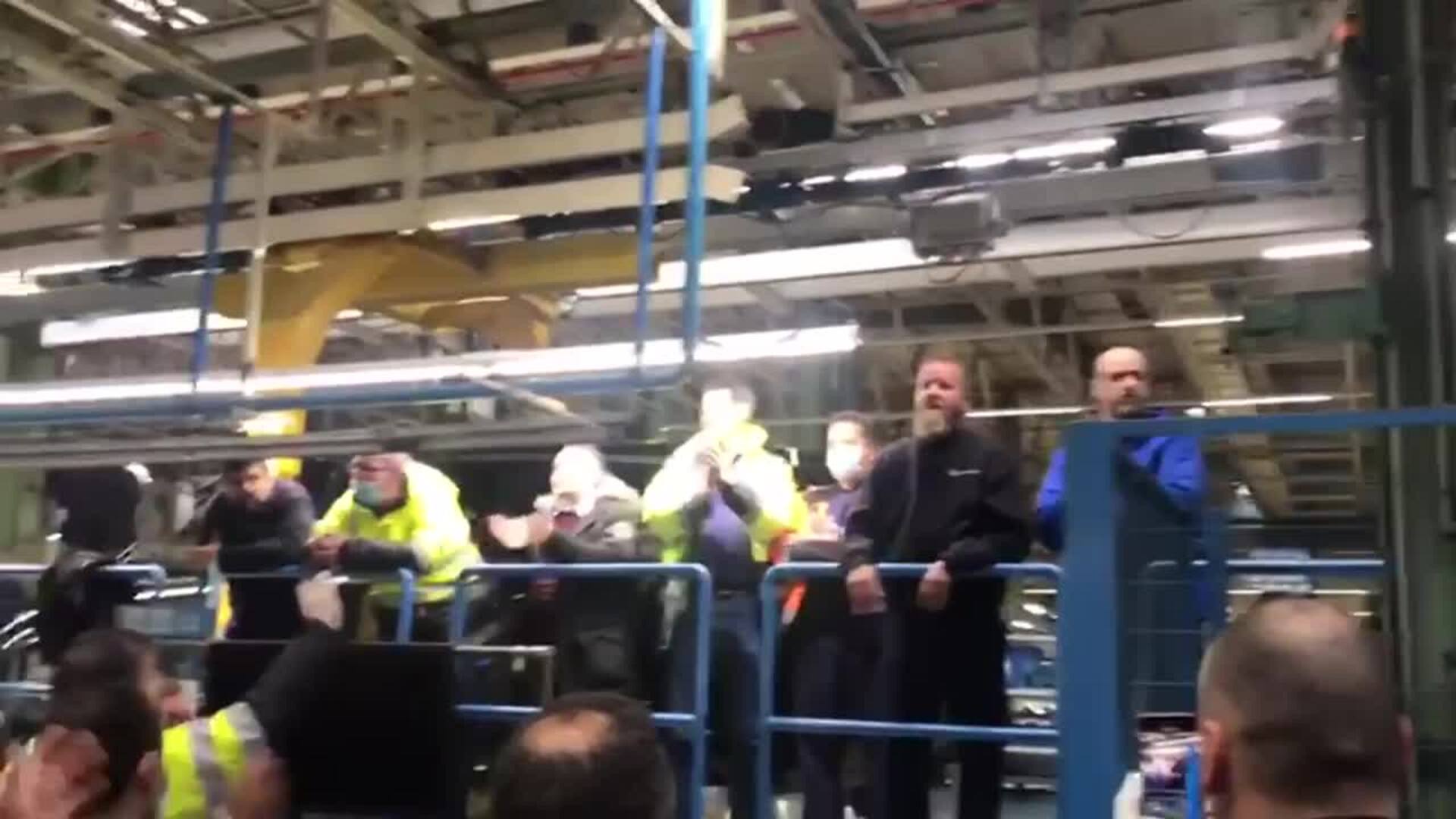 Comité de Empresa de Mercedes Benz: &quot;No se puede hacer ni un vehículo más&quot;