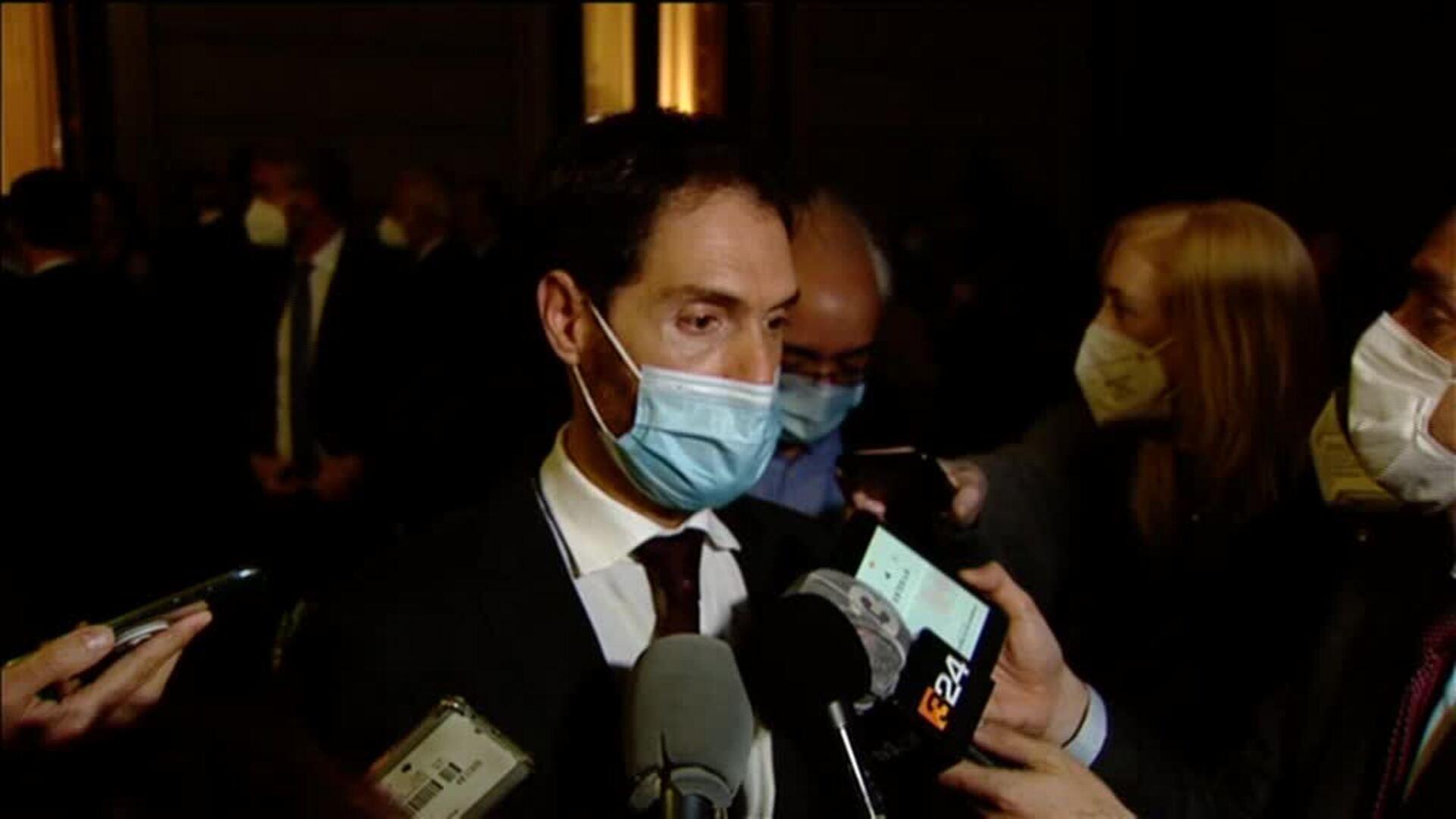 Sergio Sayas: &quot;No se puede hablar de responsabilidad con España cuando al otro lado se gobierna con quienes quieren destruir el país&quot;