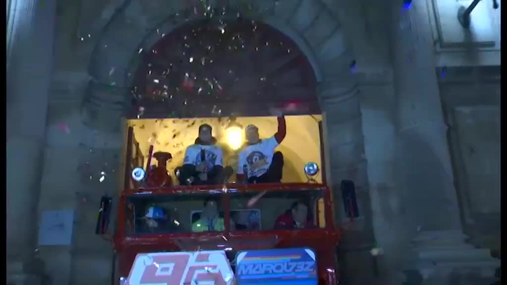 Los Márquez celebran el doblete ante miles de fans en Cervera