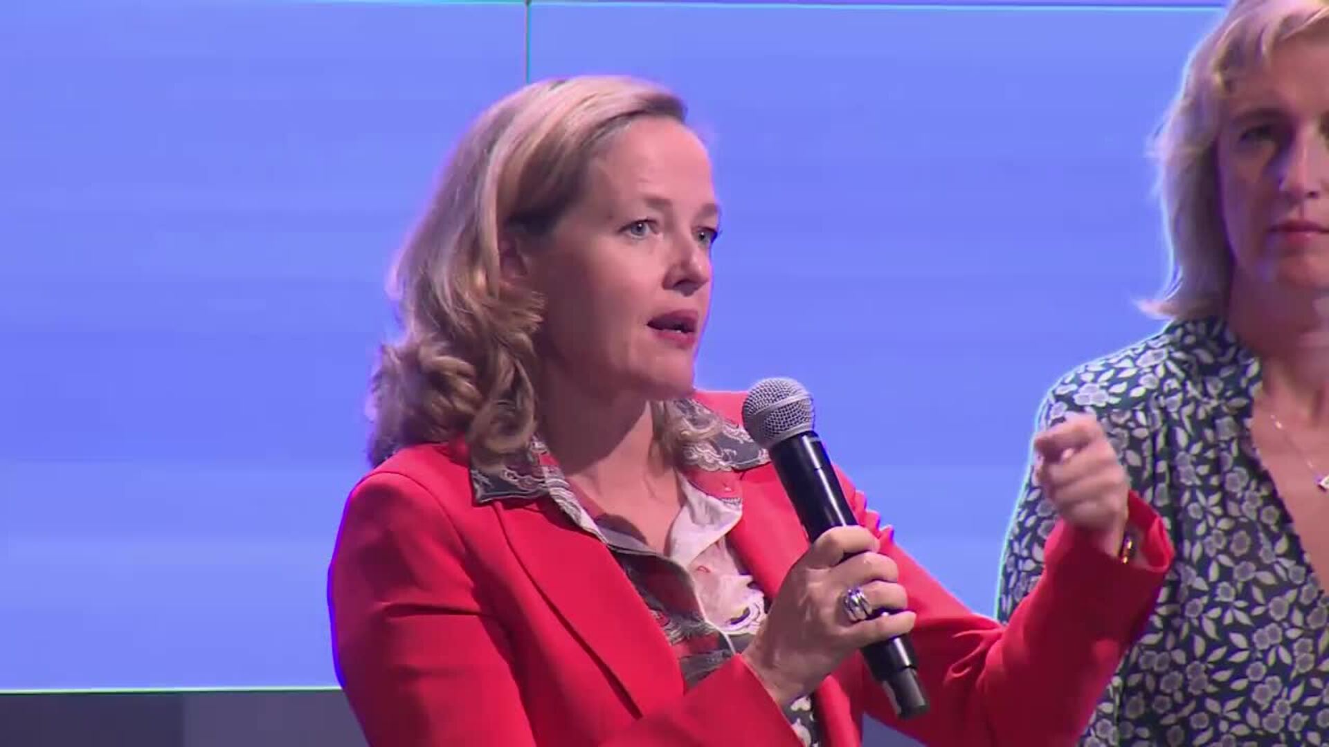 Calviño ensalza la educación financiera ante la &quot;desventaja&quot; del ciudadano