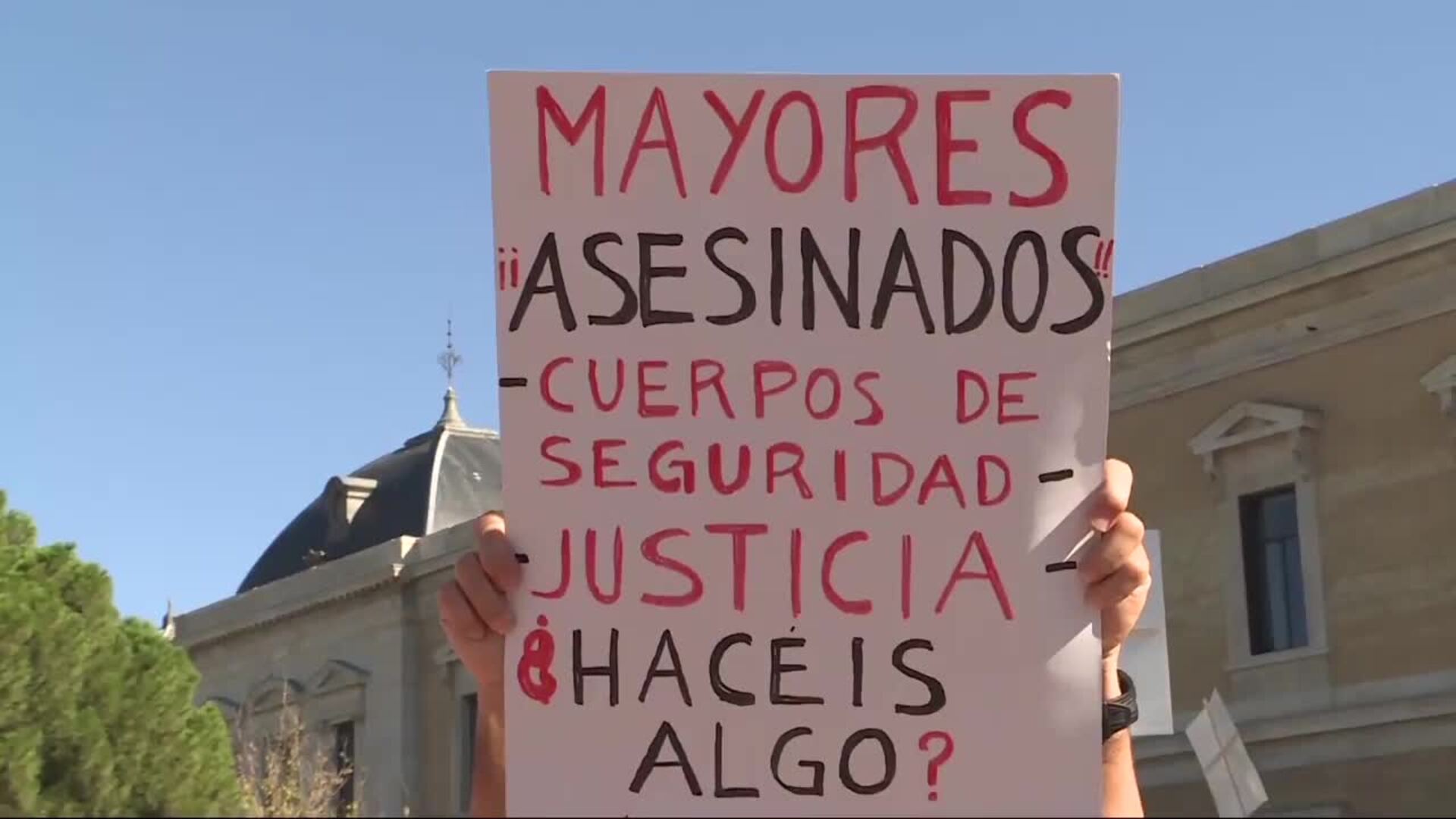 Cientos de personas se concentran en Colón contra el uso obligatorio de mascarilla