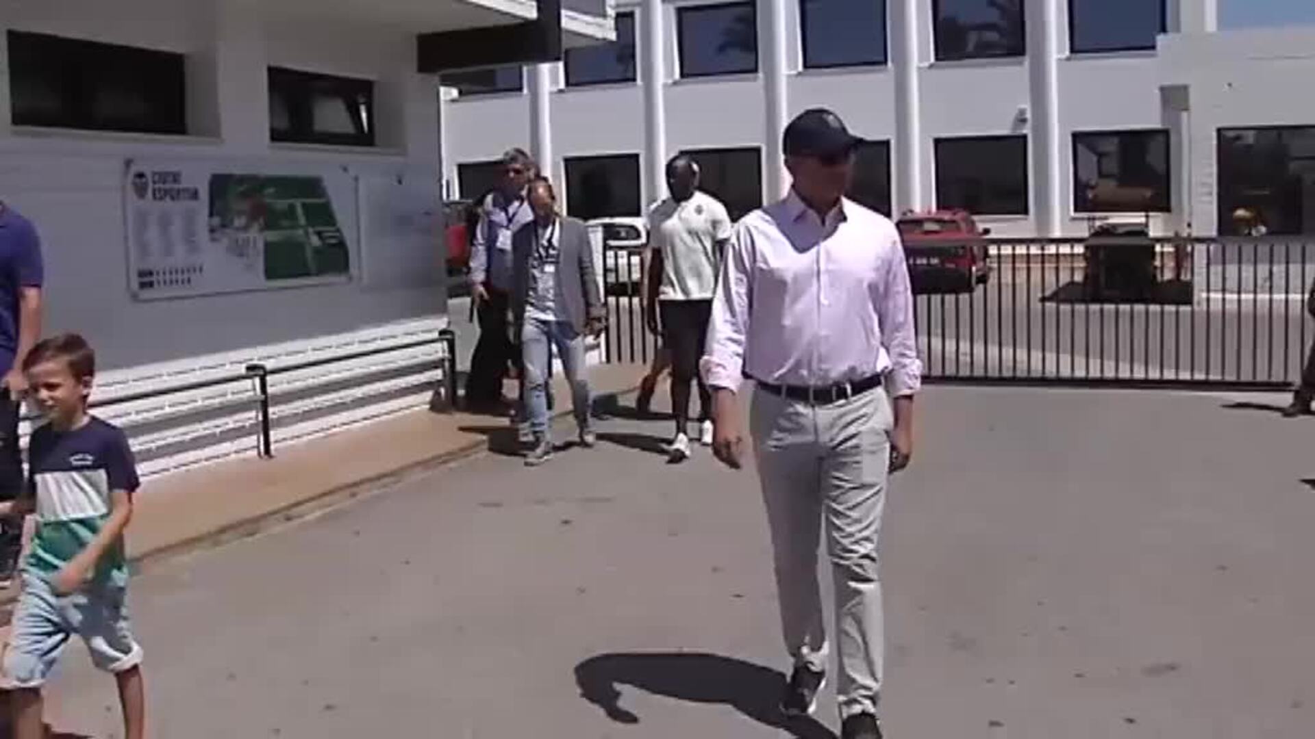 El Valencia se entrena mientras sigue pendiente del futuro de Rodrigo