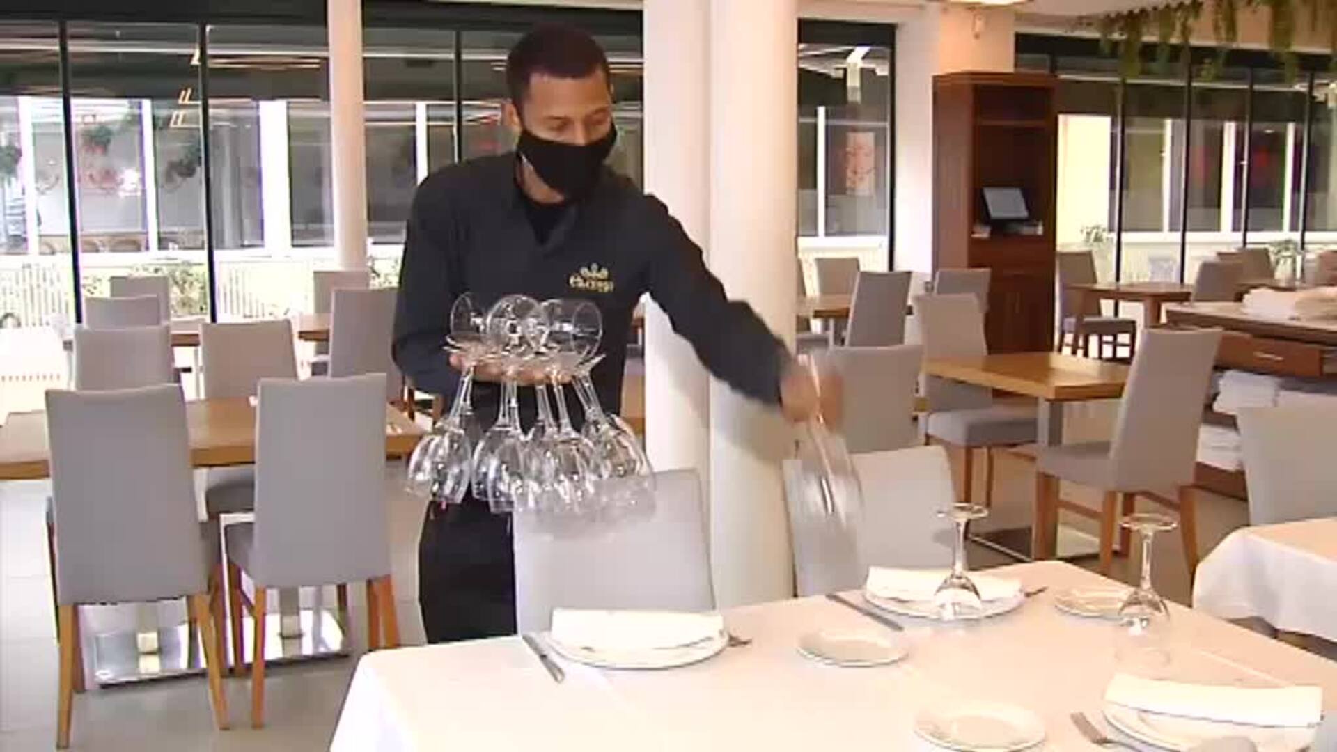 El temor a la variante ómicron supone un nuevo mazazo para la hostelería