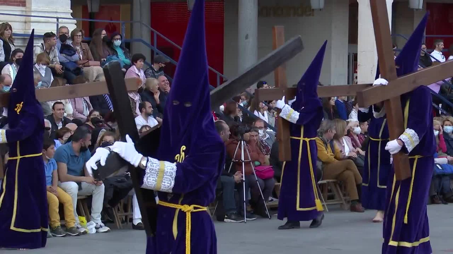 Miles de personas llenan las calles de Valladolid en la Procesión General