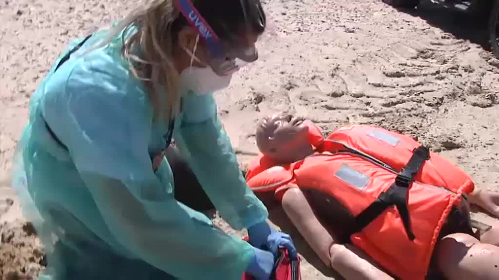 Los socorristas ya entrenan para salvar vidas con el nuevo protocolo por el Covid-19