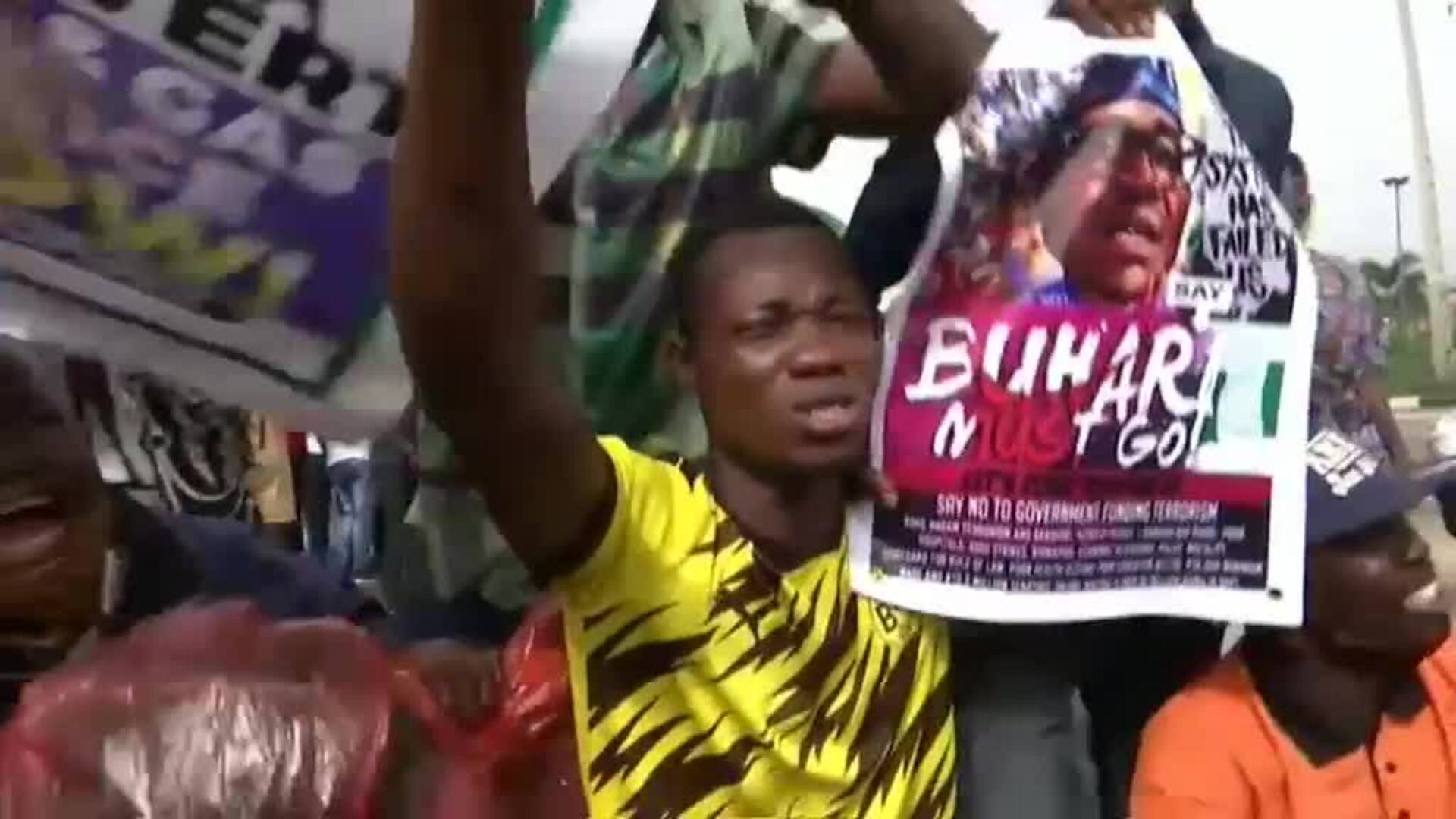 La Policía nigeriana dispara gases lacrimógenos y detiene a varios manifestantes el Día de la Democracia