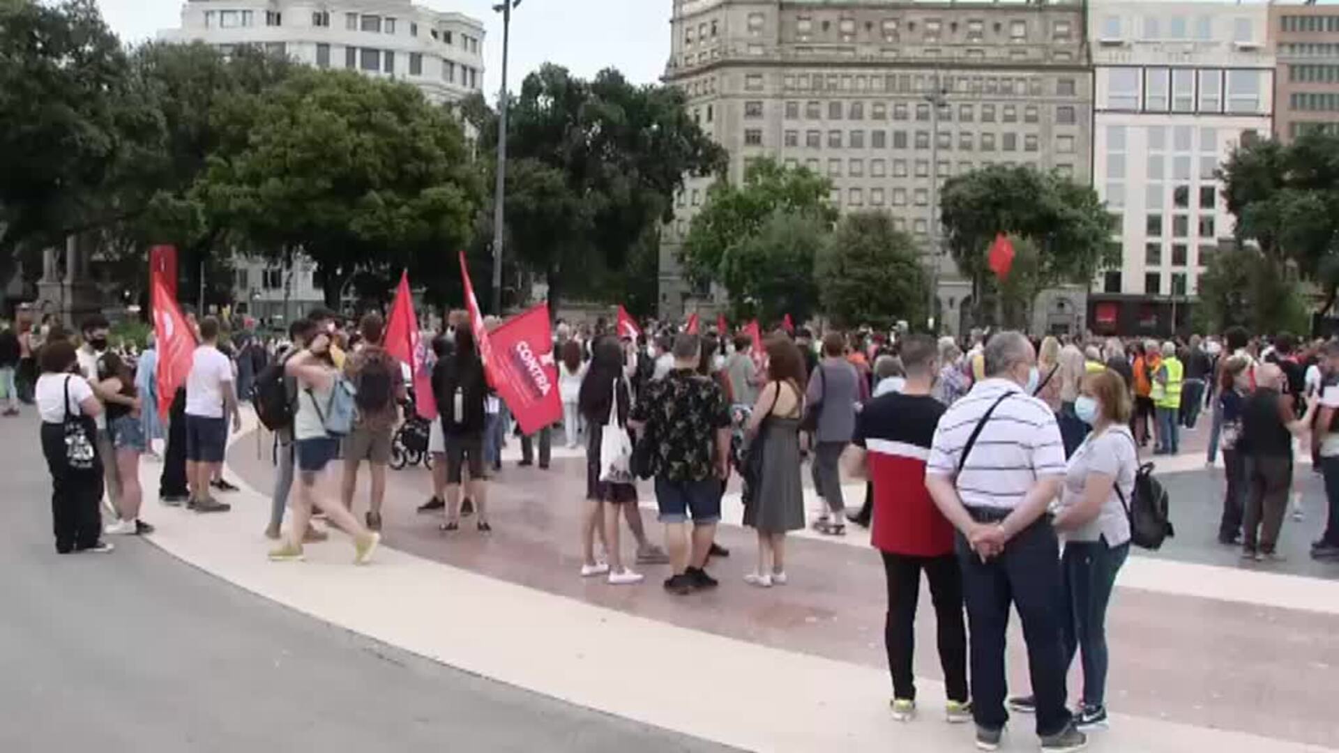 Casi un millar de personas se moviliza en Barcelona contra la subida del precio de la electricidad