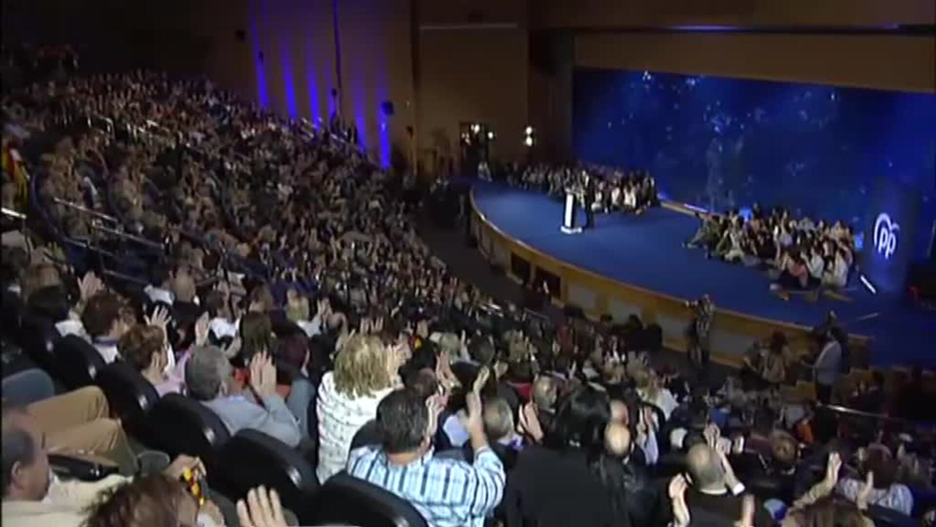 Casado: &quot;Somos los que vamos a ganar a Sánchez y a echarle de La Moncloa. Que se abstenga él si quiere&quot;