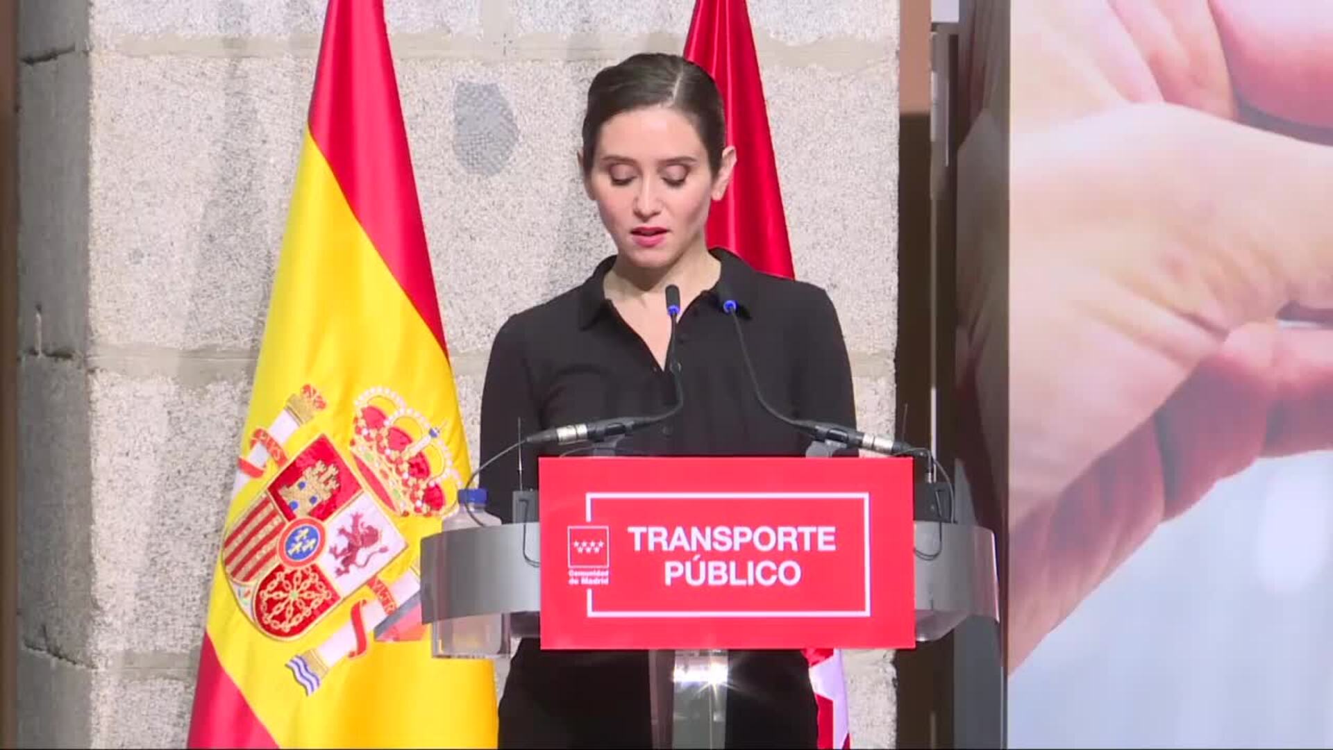Ayuso dice que la unificación de los abonos de transporte se aplicará en enero
