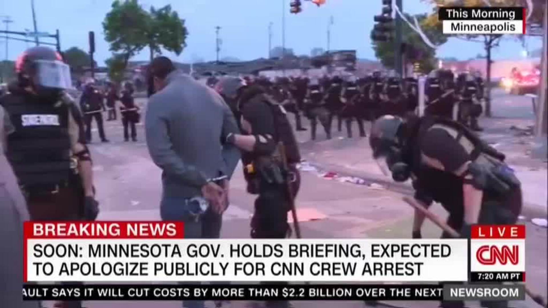 Detienen a un equipo de la CNN en pleno directo en las calles de Minneapolis