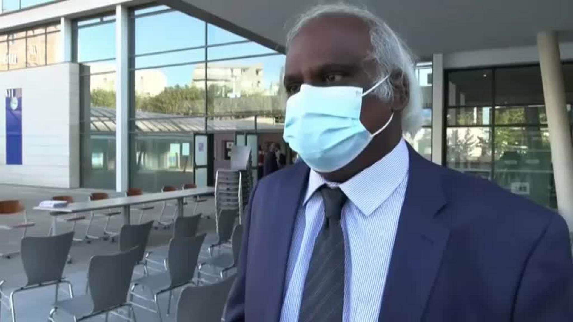 En pleno rebrote los estudiantes franceses de secundaria vuelven a clase