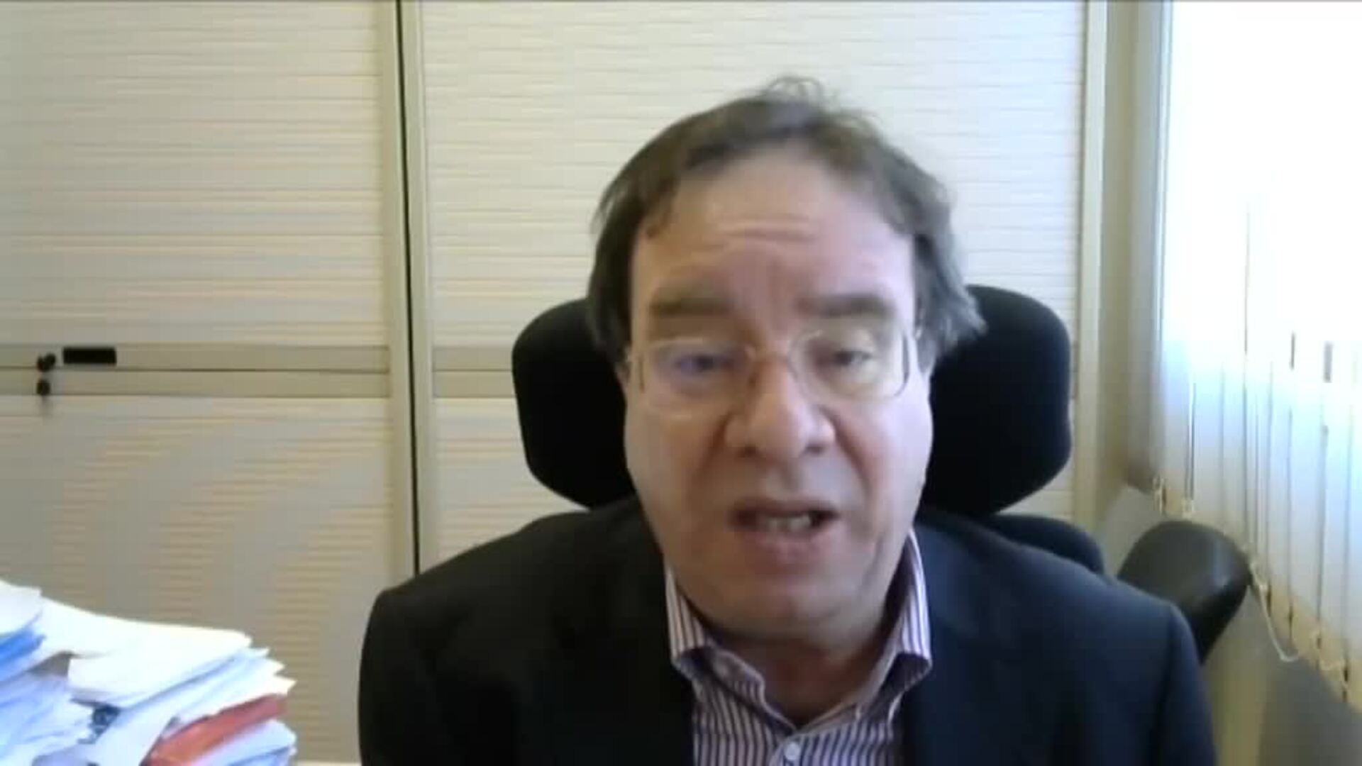 El retraso en la llegada de las dosis obliga a cambiar la estrategia de vacunación en España