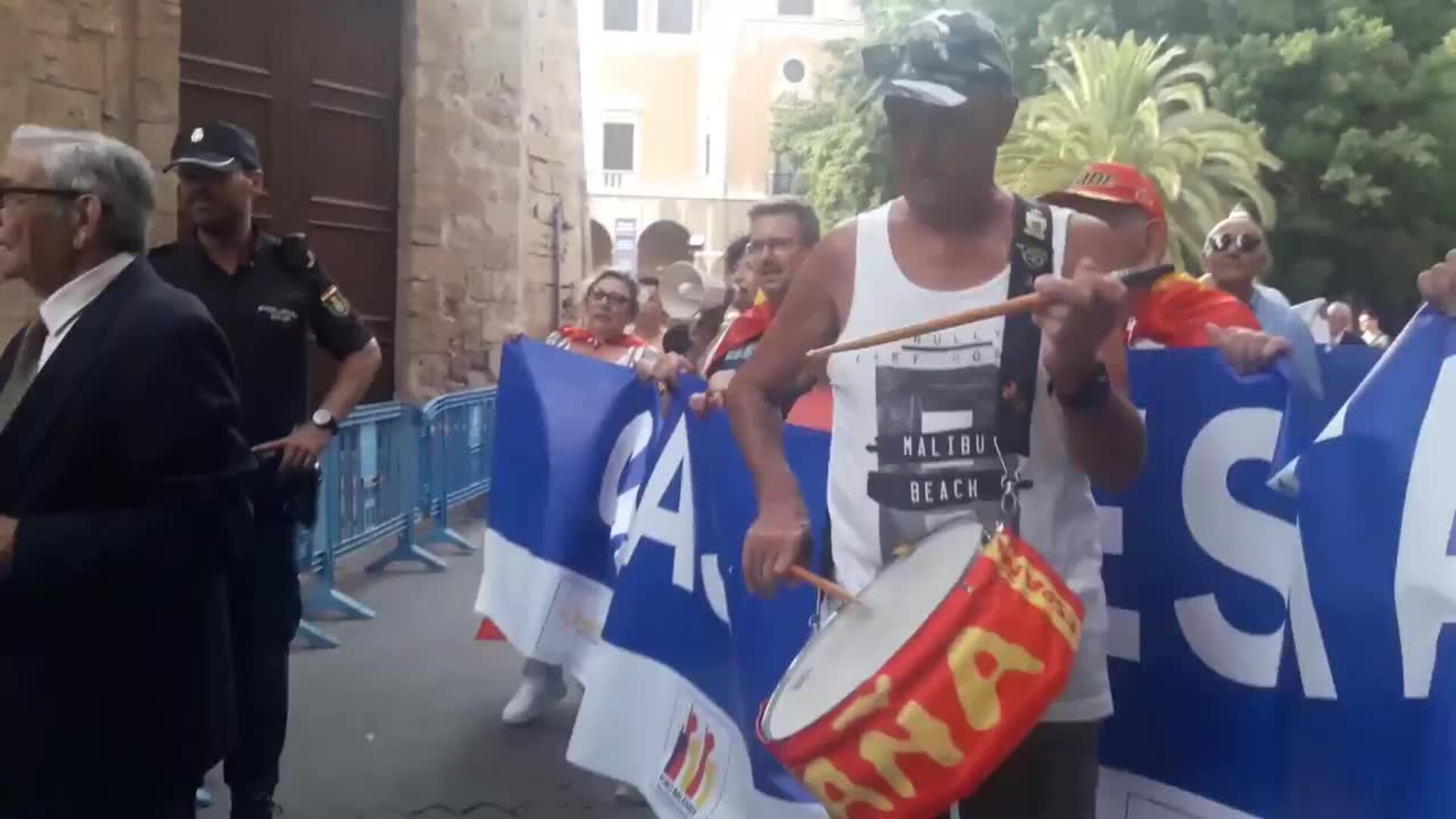 Dos concentraciones esperan a los Reyes en la Almudaina