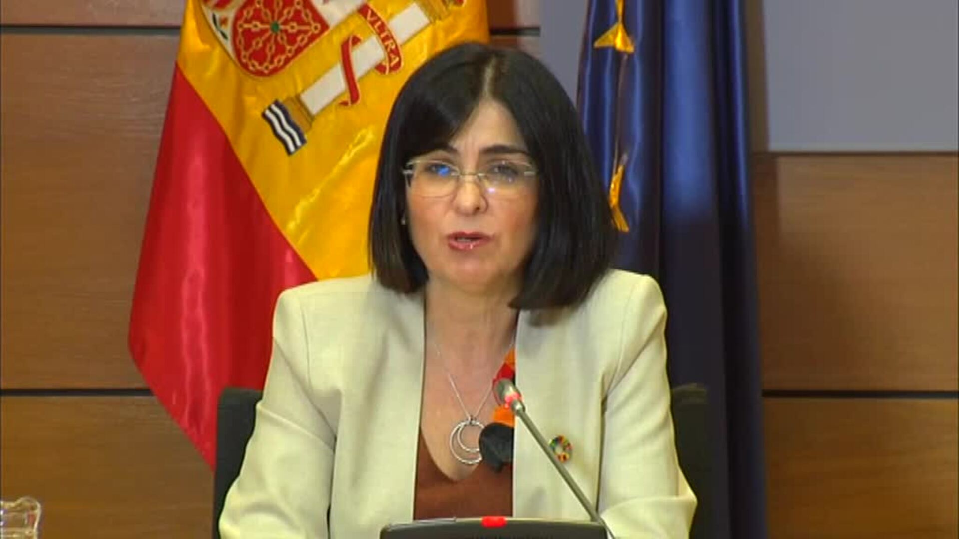 Críticas de las comunidades al Gobierno por los retrasos en el envío de vacunas