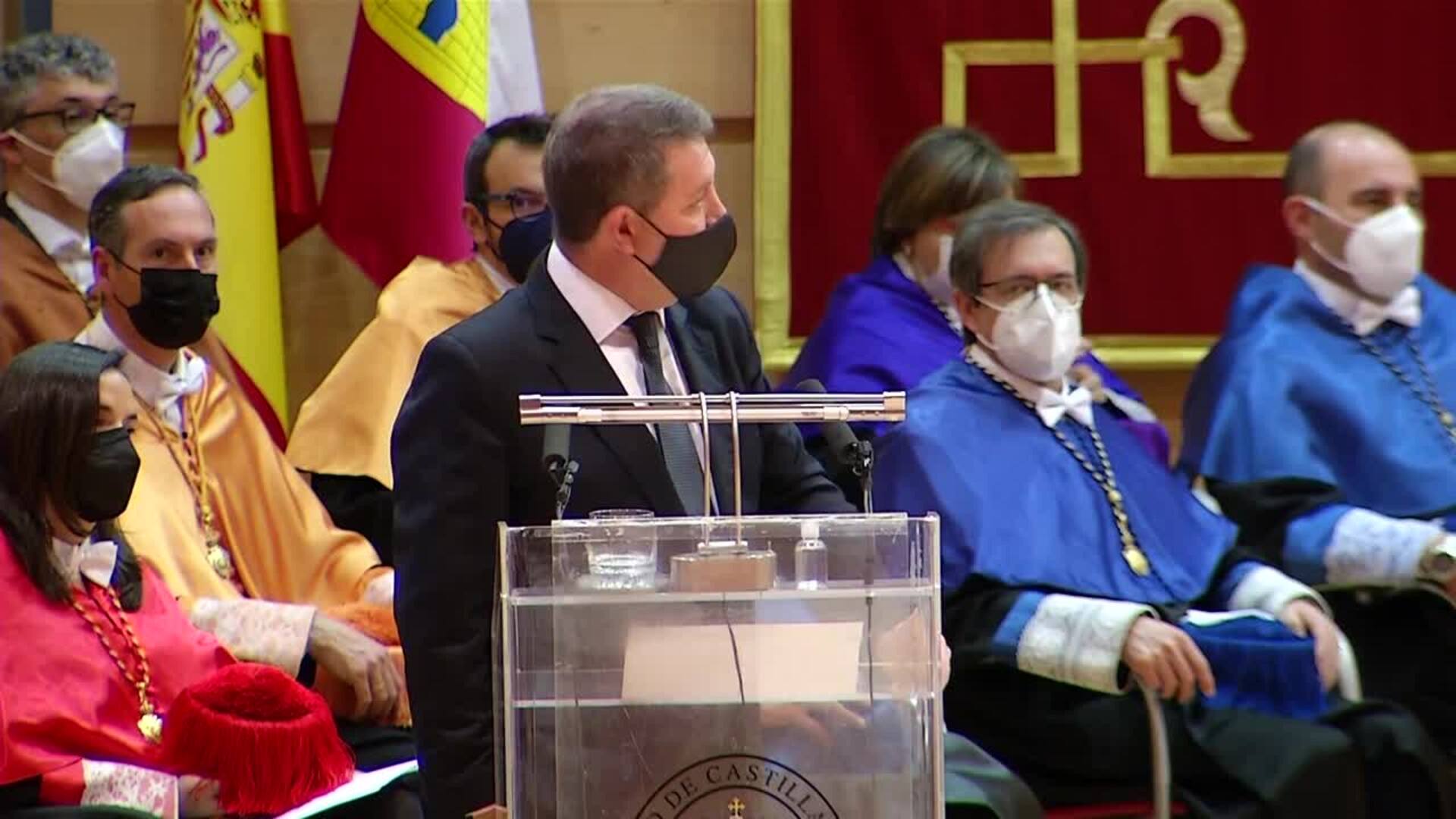 Becas a necesitados, oferta de Page a Garde y UCLM