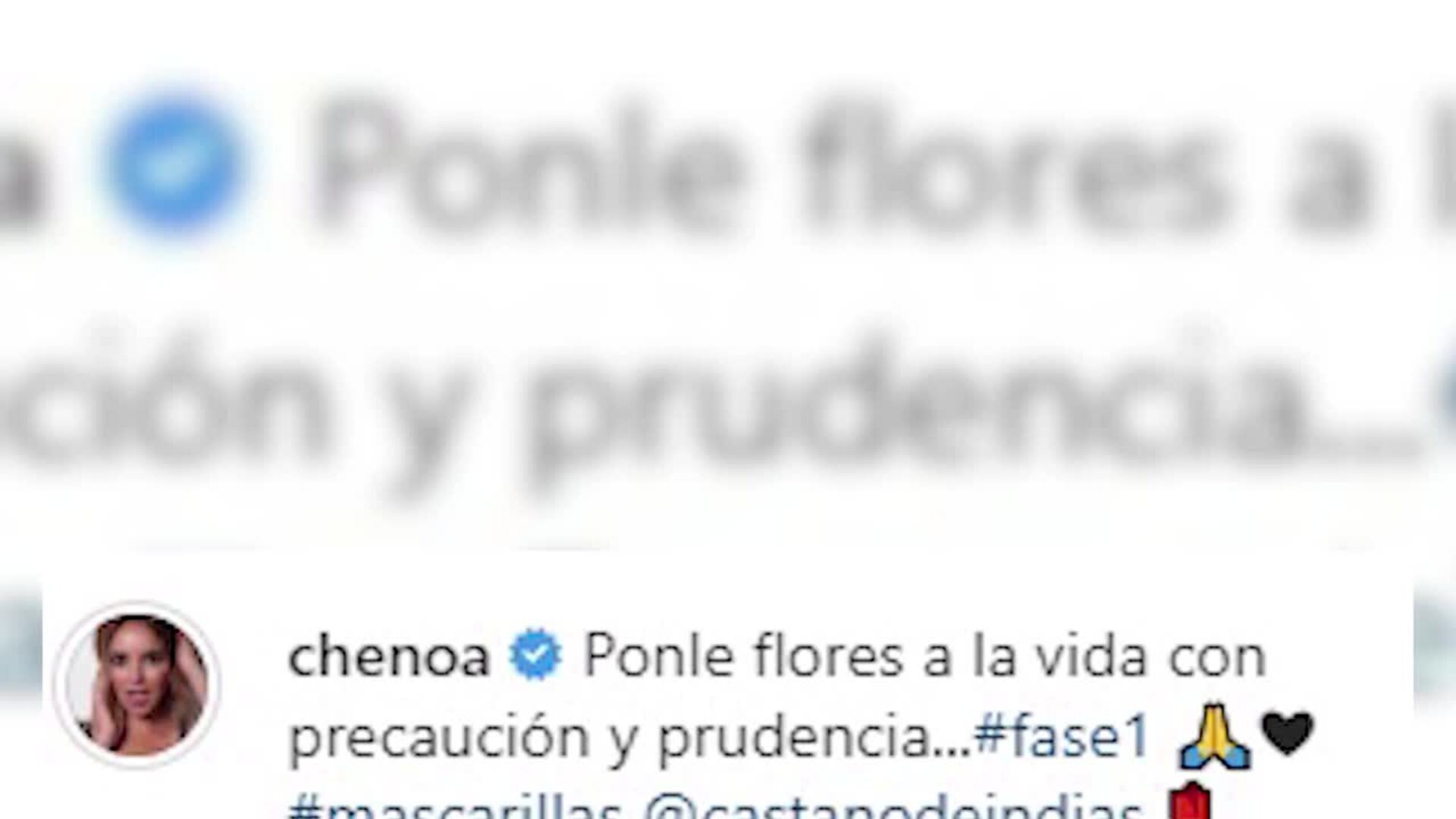Chenoa pide &quot;prudencia&quot; mientras luce una mascarilla muy colorida