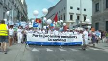Miles de enfermeras de toda España protestan en Madrid: «La vocación no justifica la explotación»