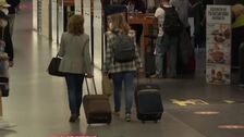 España recibió 31,13 millones de turistas en 2021, 52 millones menos que antes de la pandemia