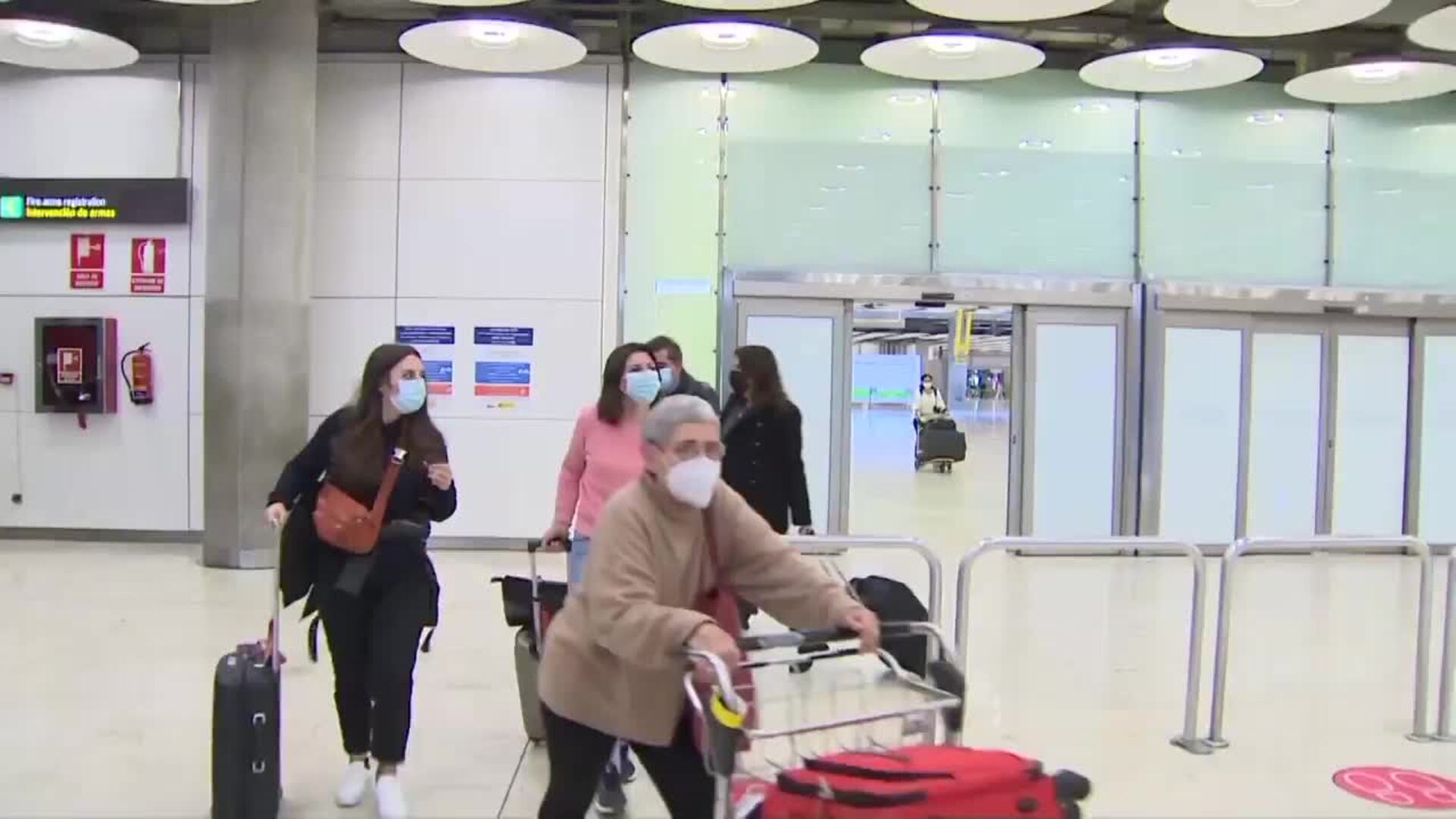 Continúa la llegada de franceses a Madrid en plena polémica por fiestas ilegales