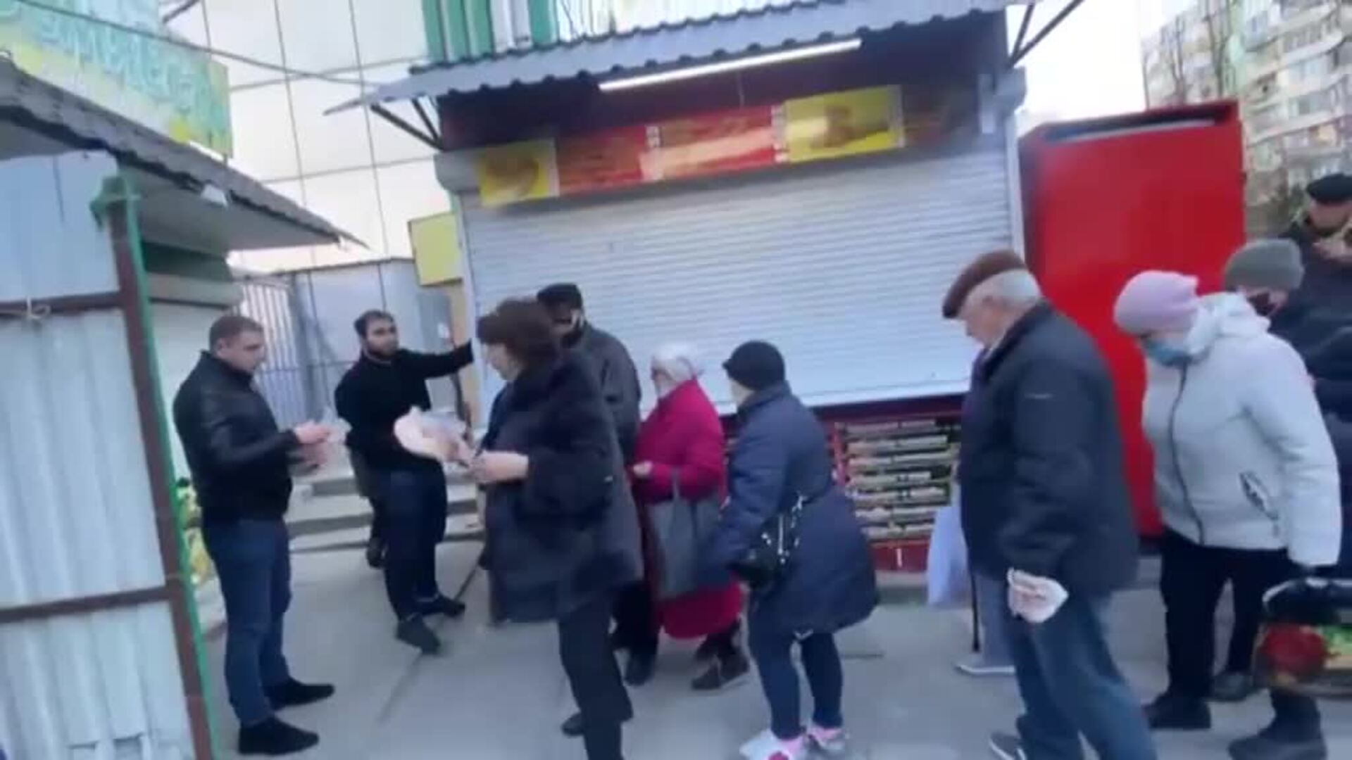 Una ucraniana que se queda en Kiev: &quot;Llevo varias noches en el búnker abrazada a mis padres y amigos&quot;