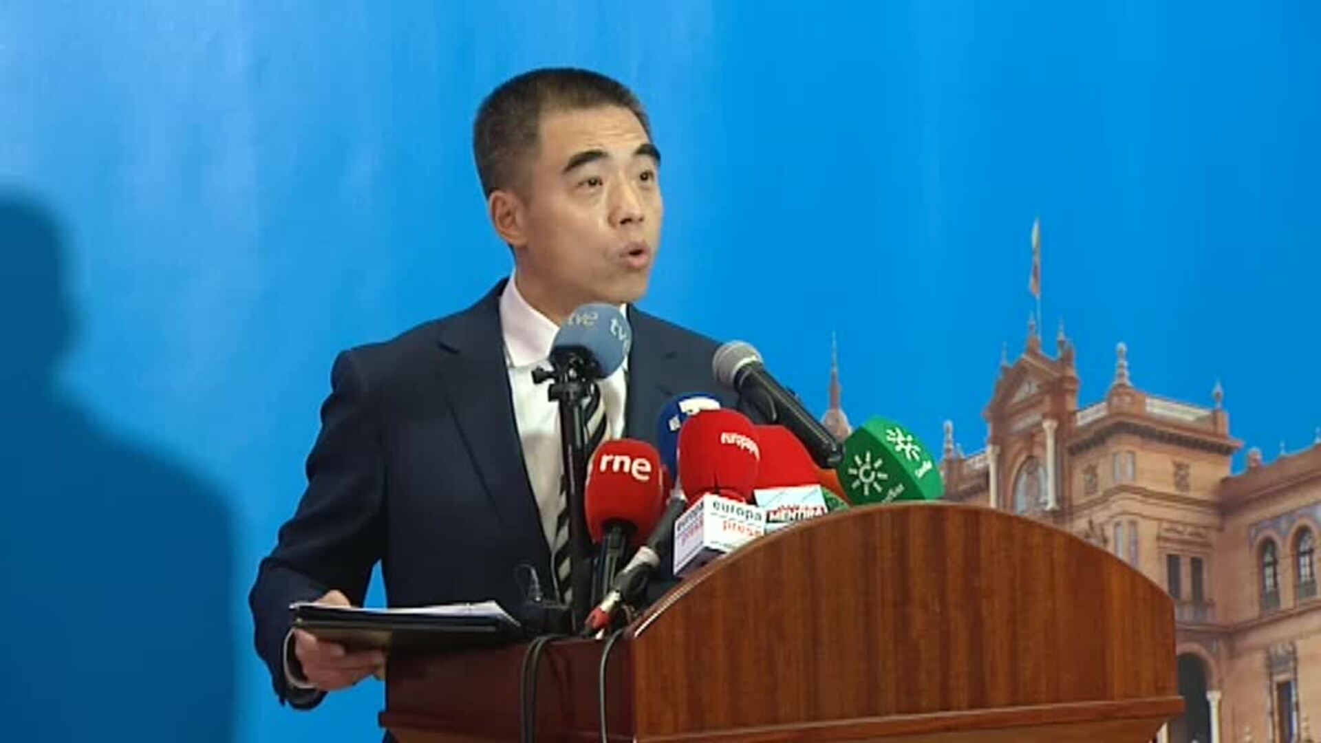 La Embajada de China en España alerta que &quot;el enemigo es el coronavirus, no los chinos&quot;