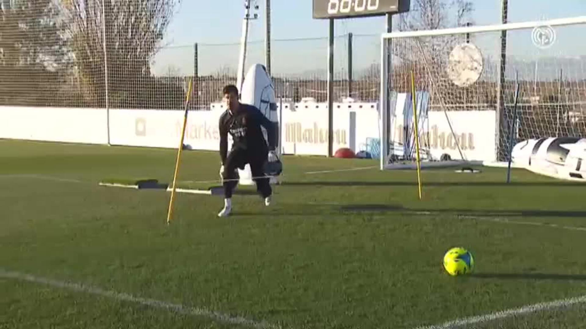 El Real Madrid prepara el encuentro frente al Cádiz en pleno brote de COVID