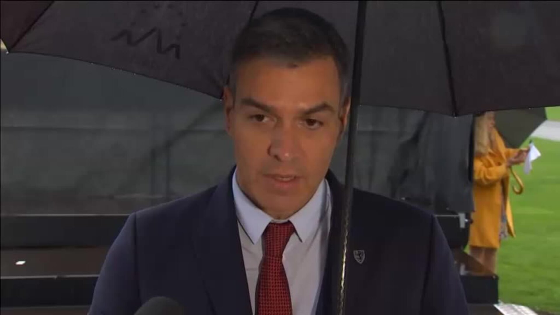 Sánchez pide en Europa &quot;medidas extraordinarias&quot; para contener el alza de precios de la electricidad