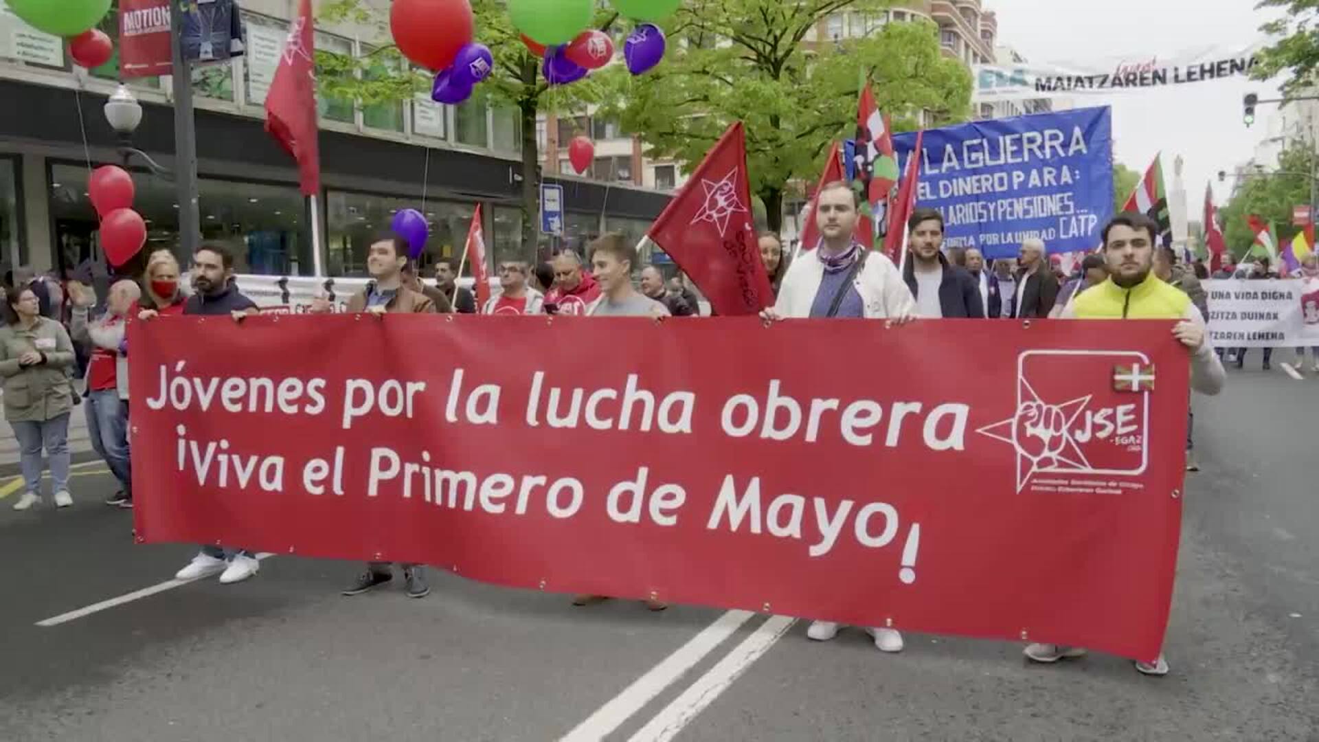CC. OO. y UGT reclaman subidas salariales en la manifestación del Primero de Mayo en Bilbao